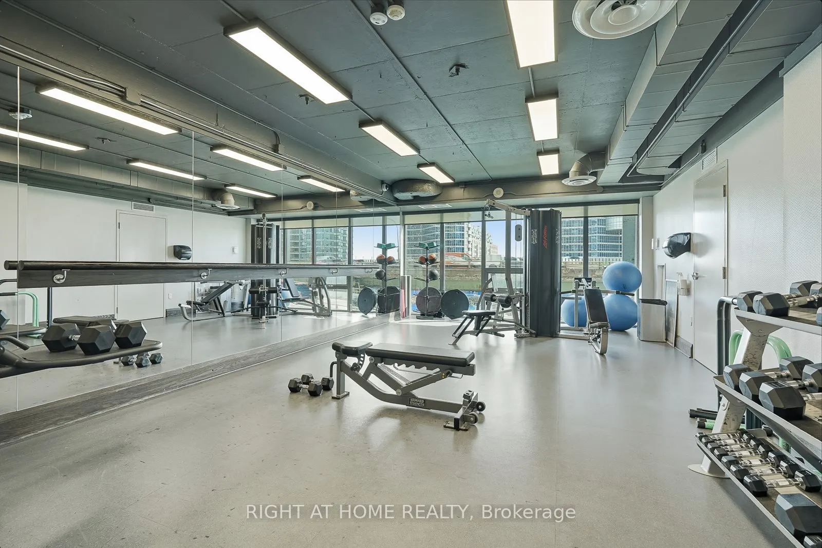 19 Grand Trunk Crescent, #3702