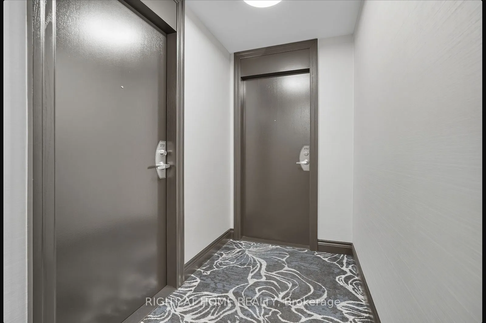 19 Grand Trunk Crescent, #3702