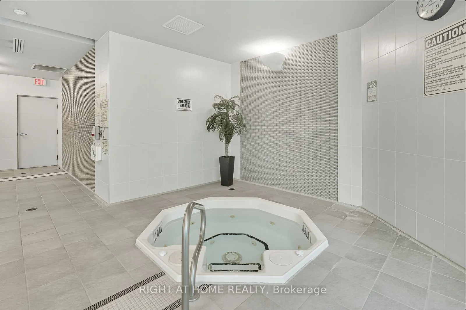 19 Grand Trunk Crescent, #3702