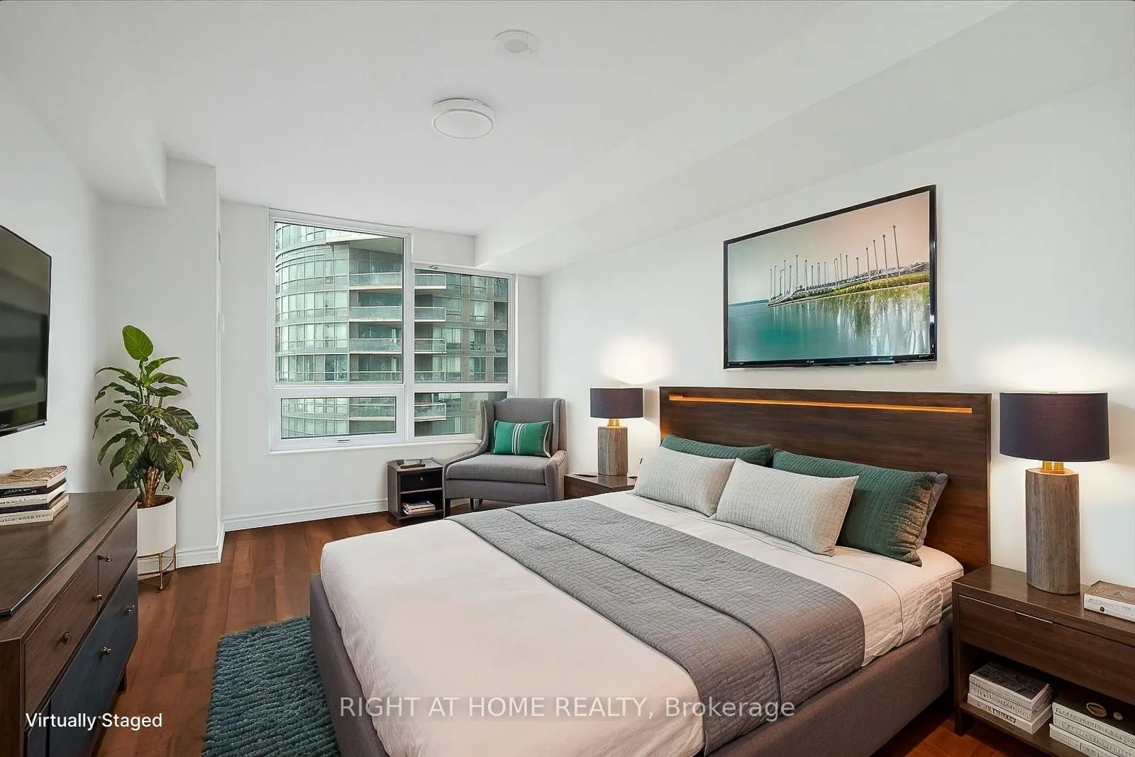 19 Grand Trunk Crescent, #3702