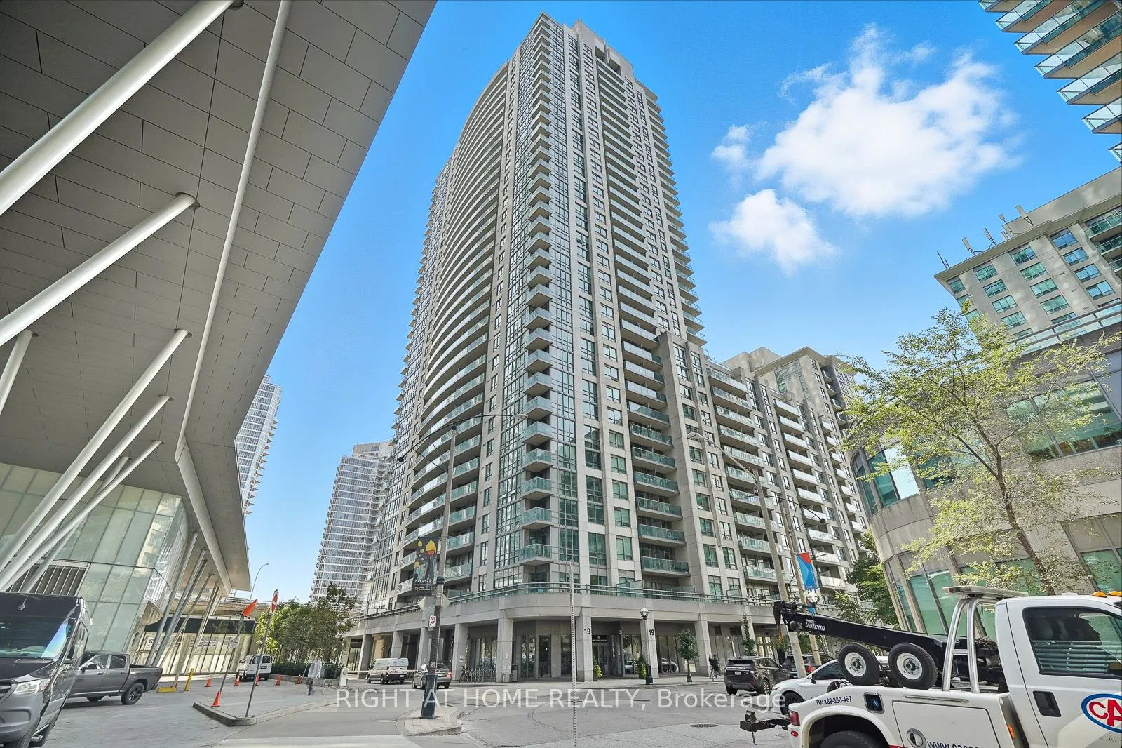 19 Grand Trunk Crescent, #3702