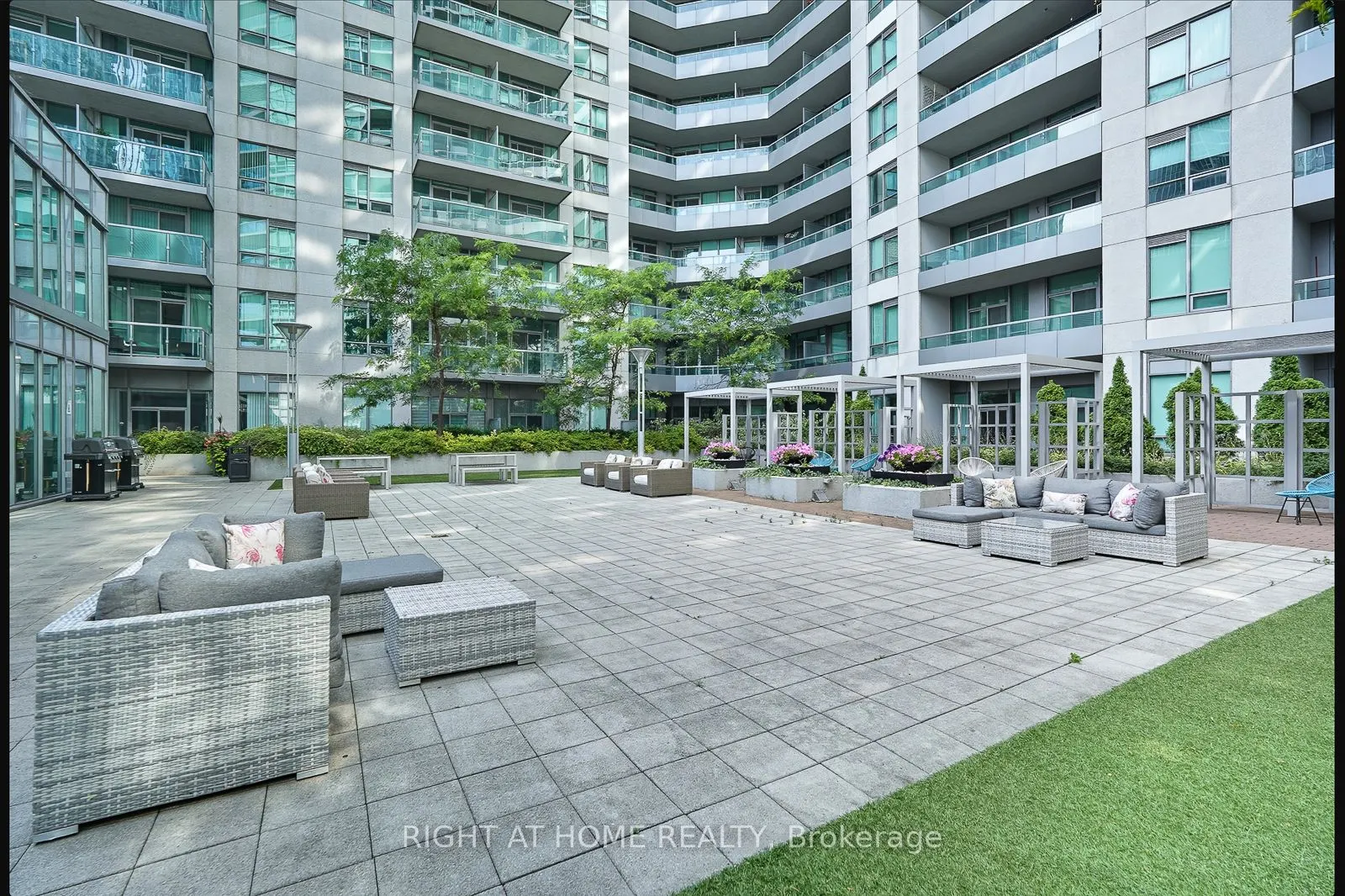 19 Grand Trunk Crescent, #3702