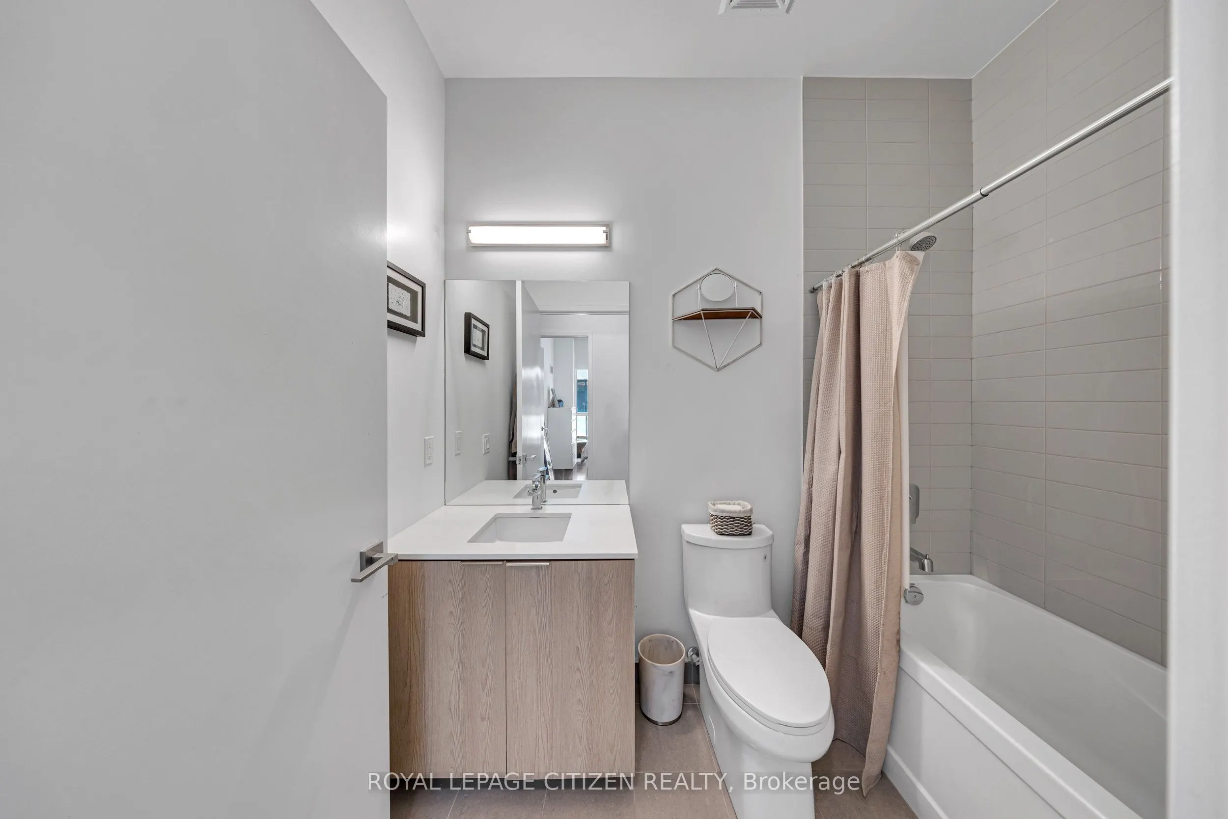50 Ordnance Street E, #418