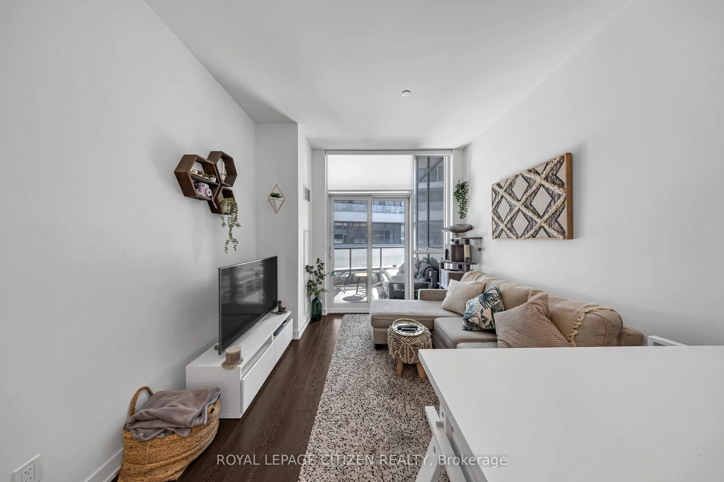 50 Ordnance Street E, #418