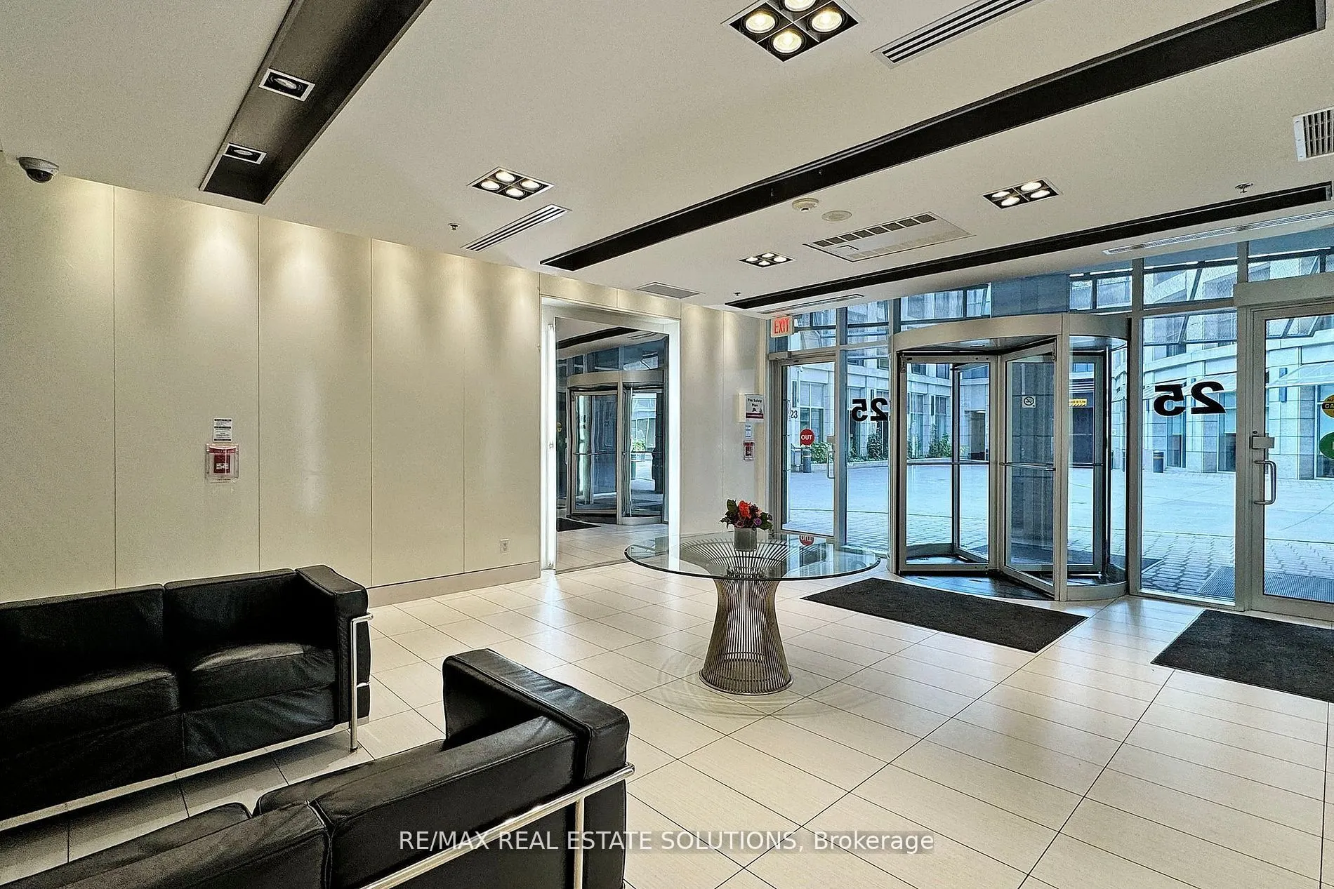25 Carlton Street, #710