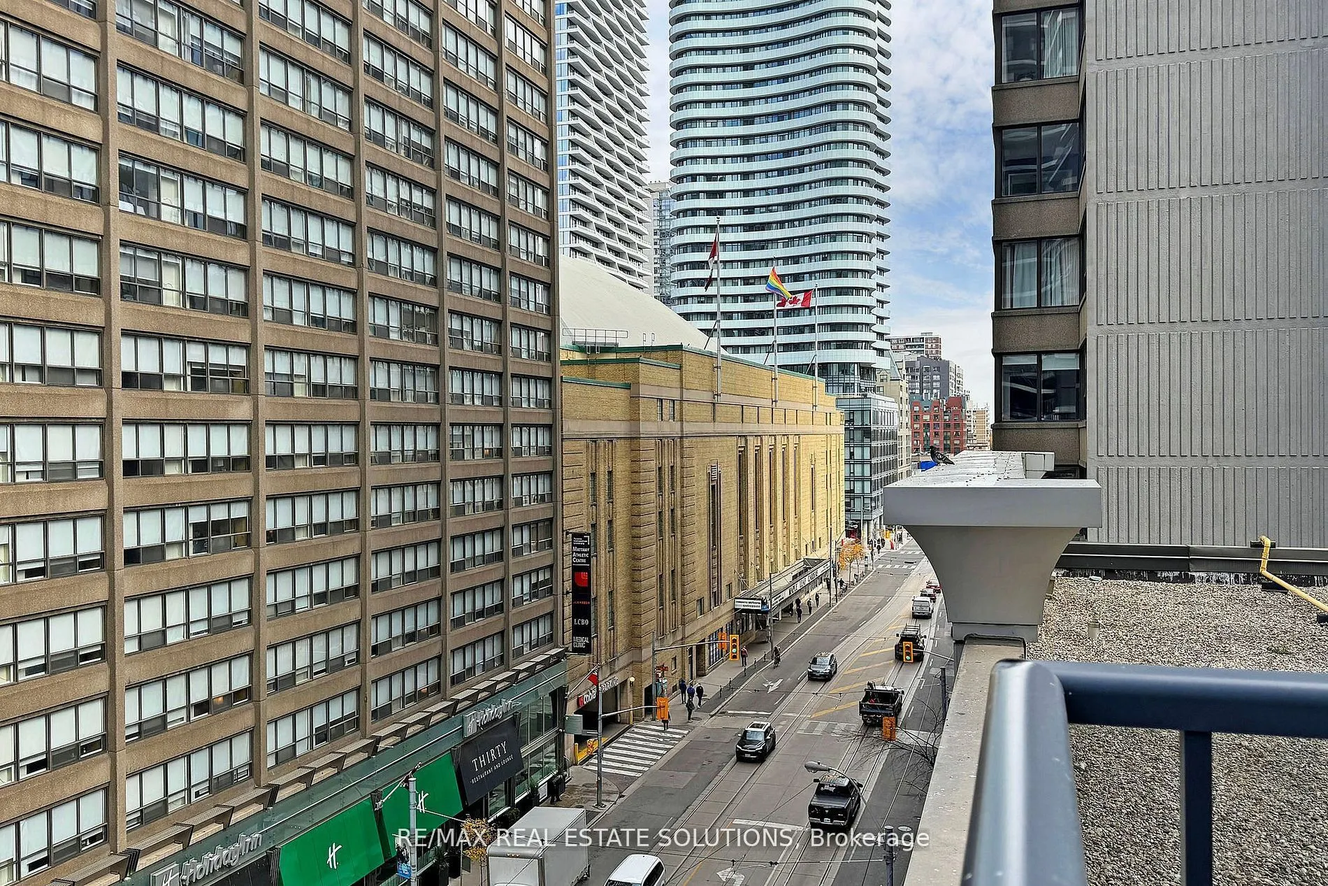 25 Carlton Street, #710