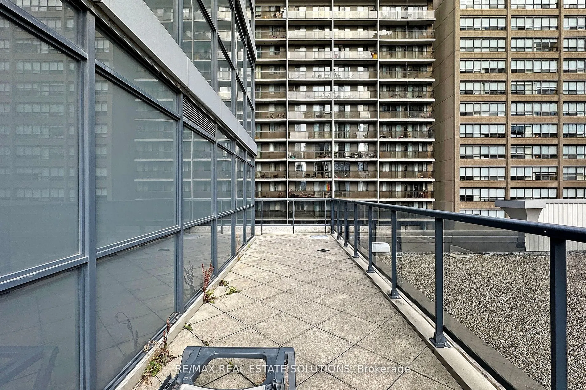 25 Carlton Street, #710