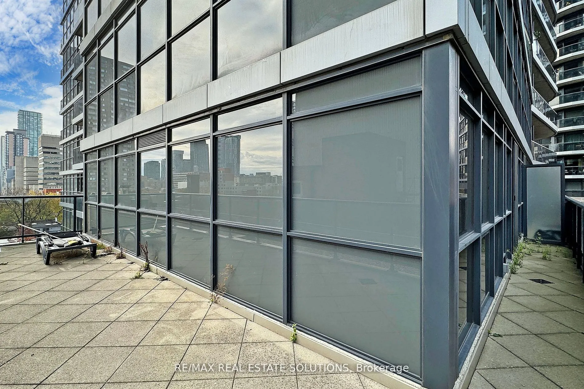 25 Carlton Street, #710