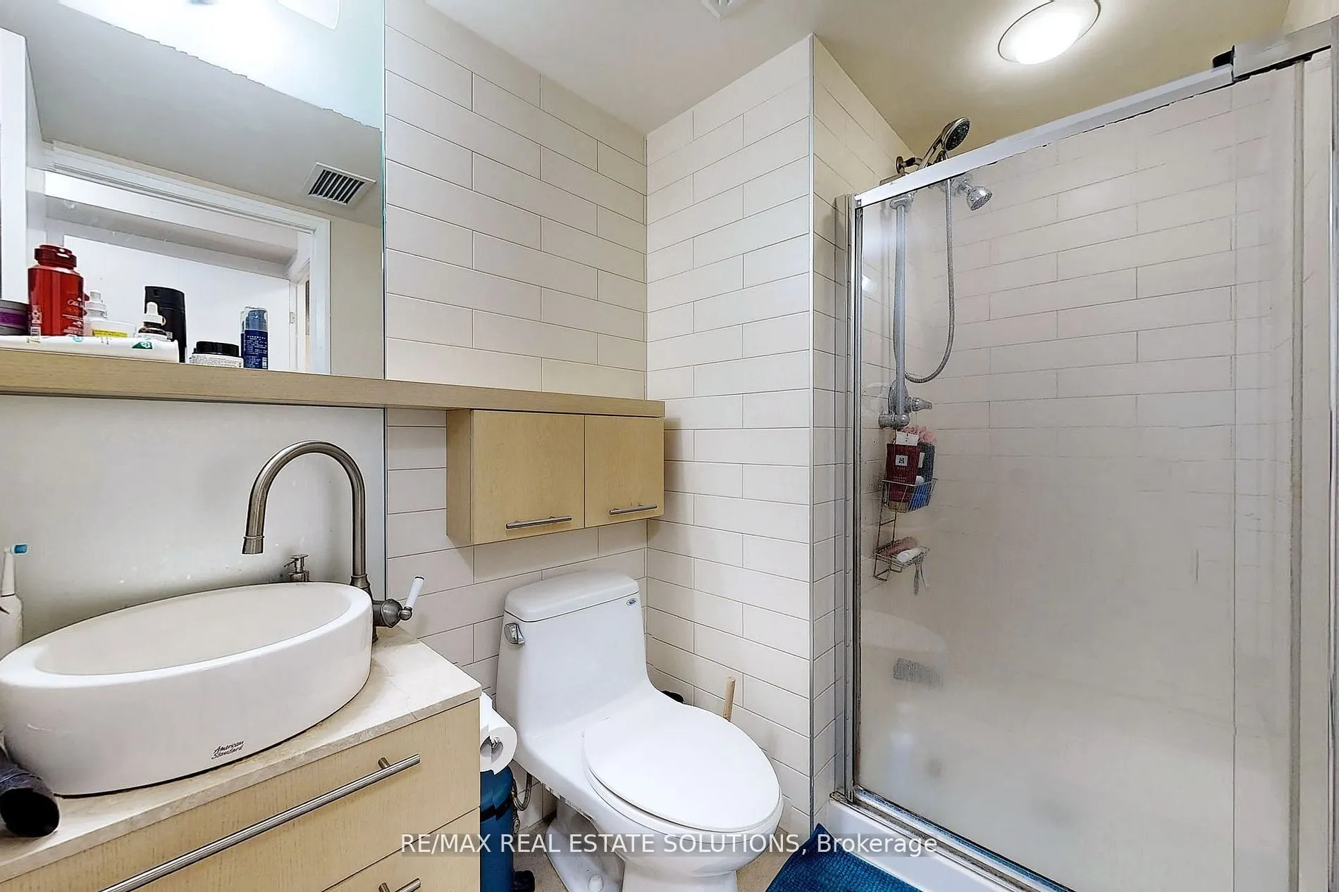 25 Carlton Street, #710