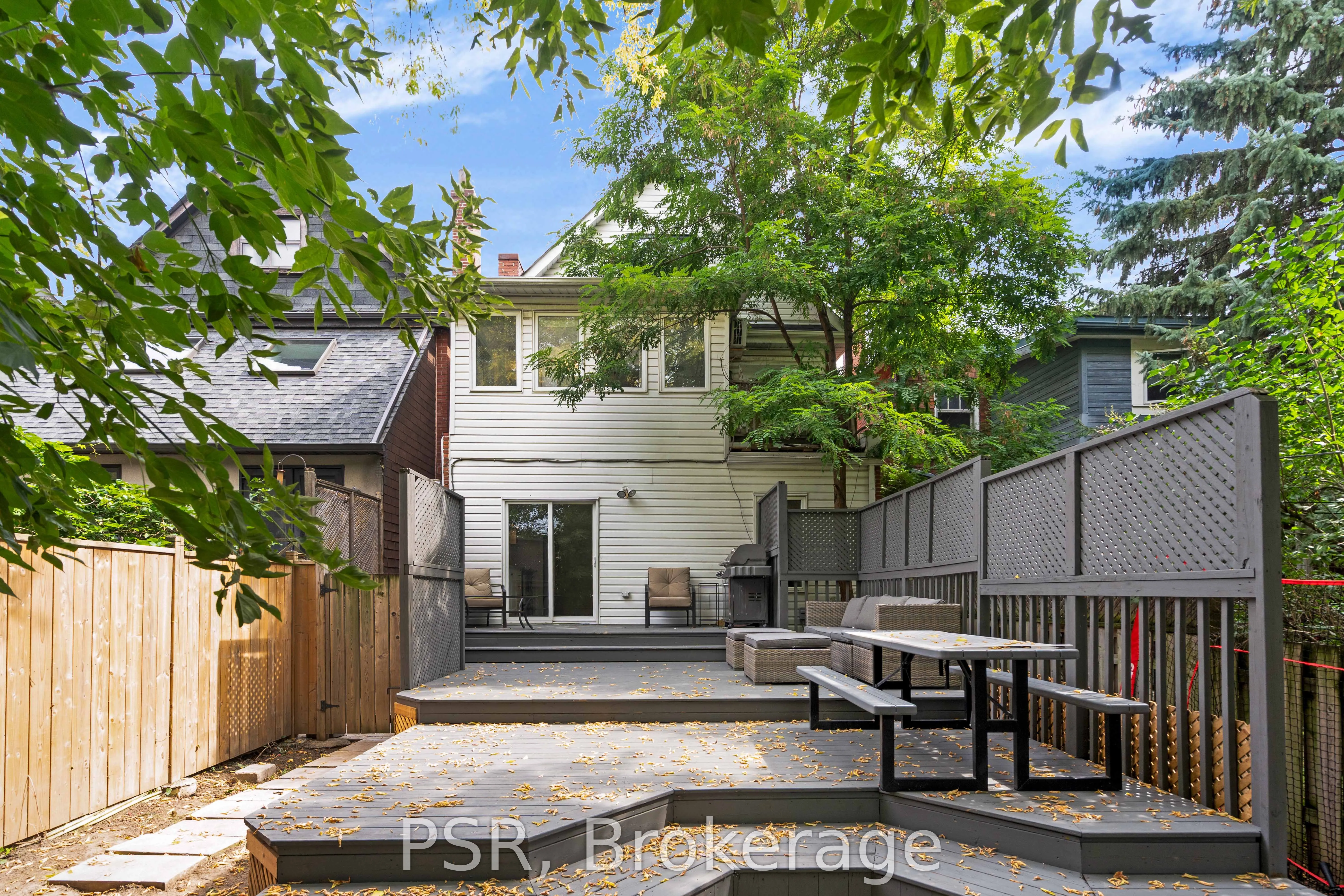 96 Hilton Avenue