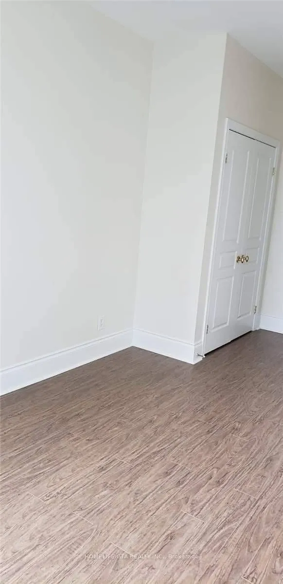 102 Bloor Street W, #907