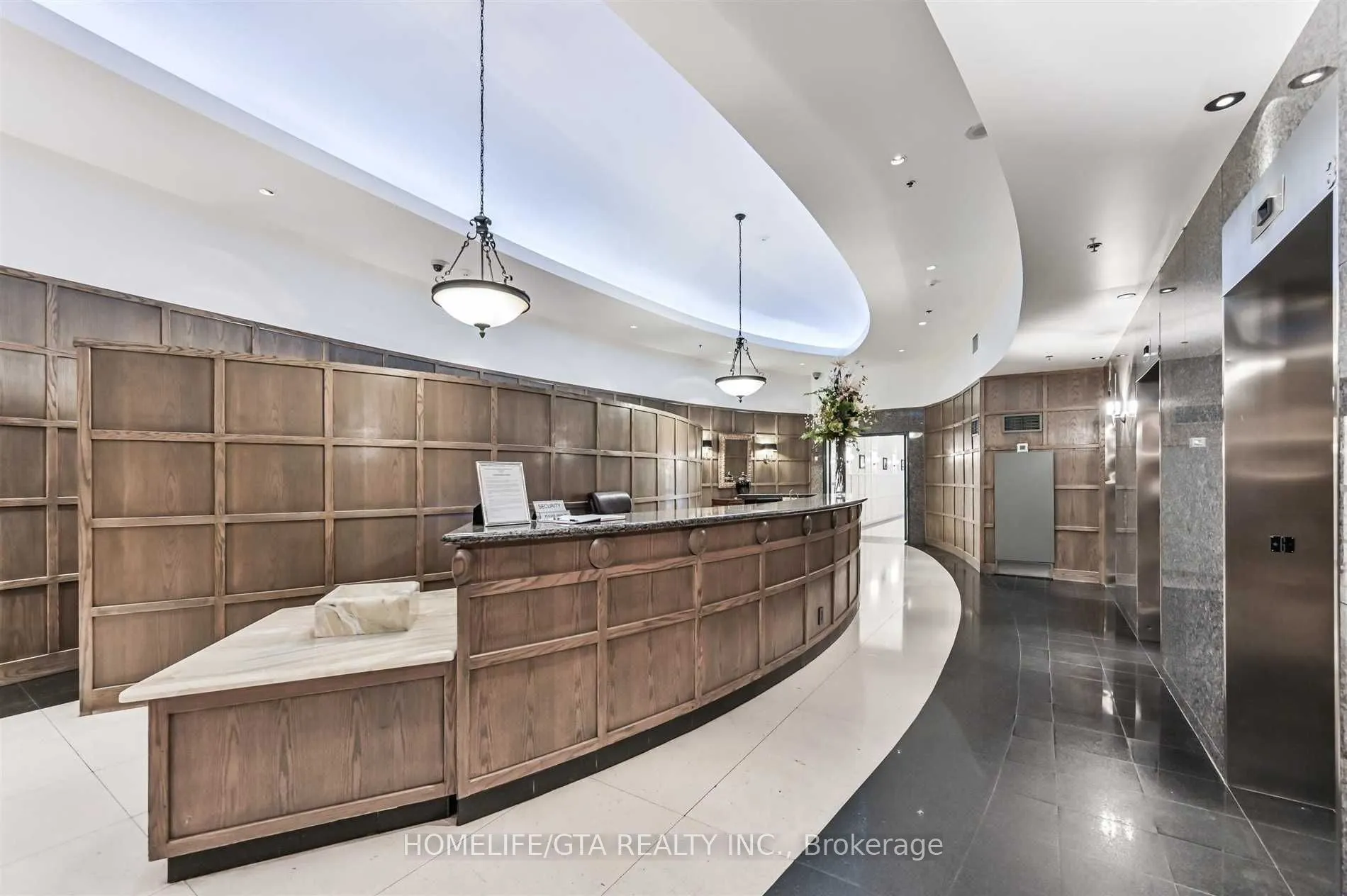 102 Bloor Street W, #907