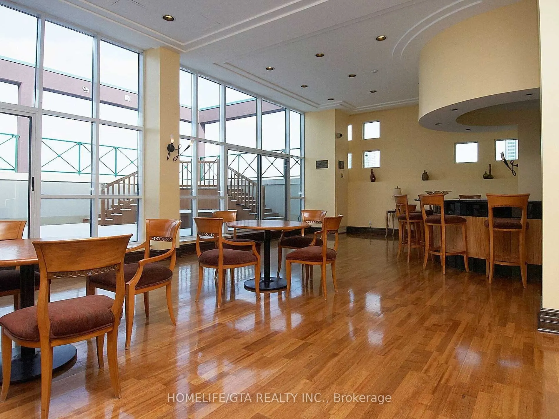102 Bloor Street W, #907