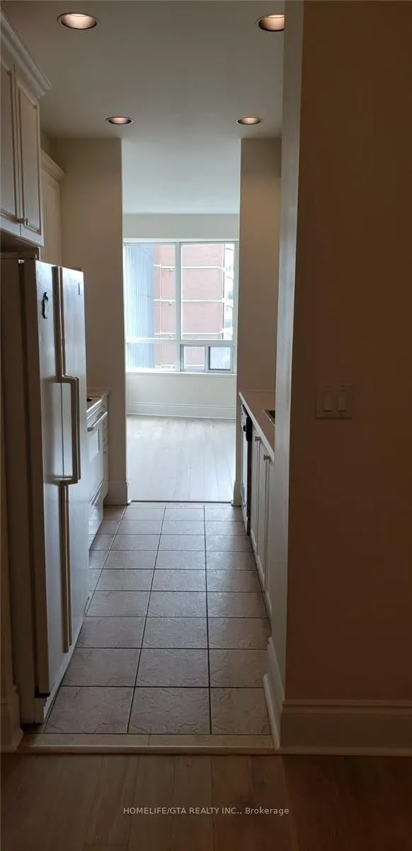 102 Bloor Street W, #907