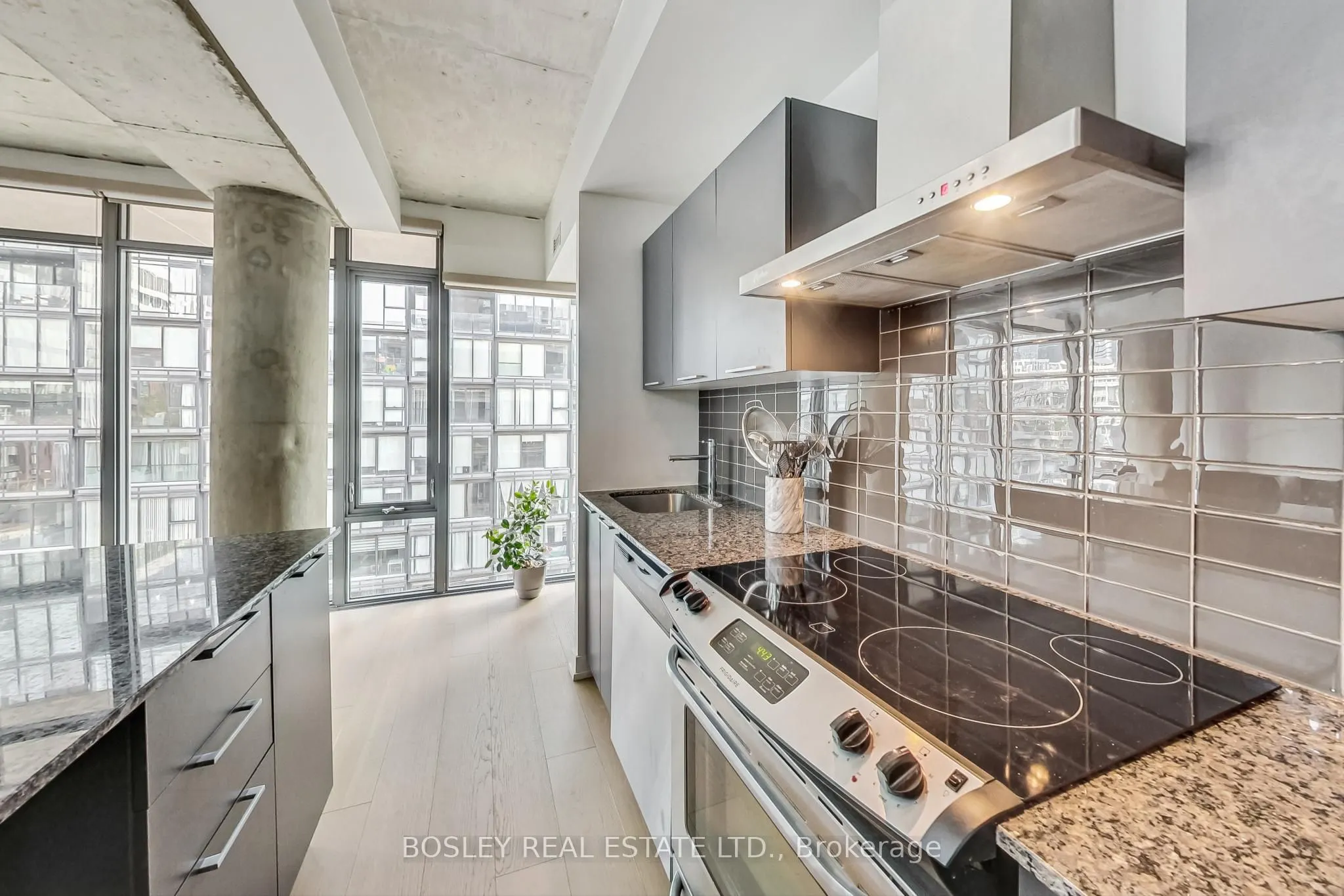 650 King Street W, #711