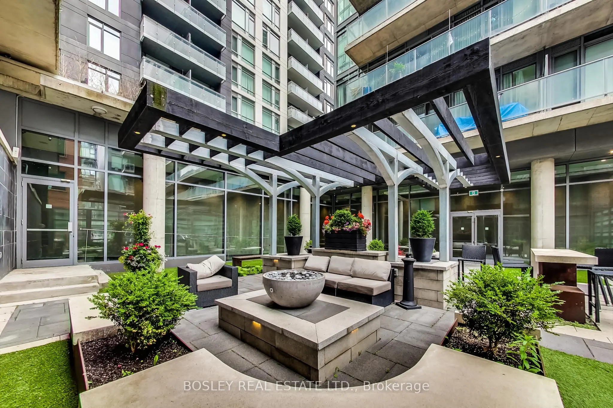 650 King Street W, #711