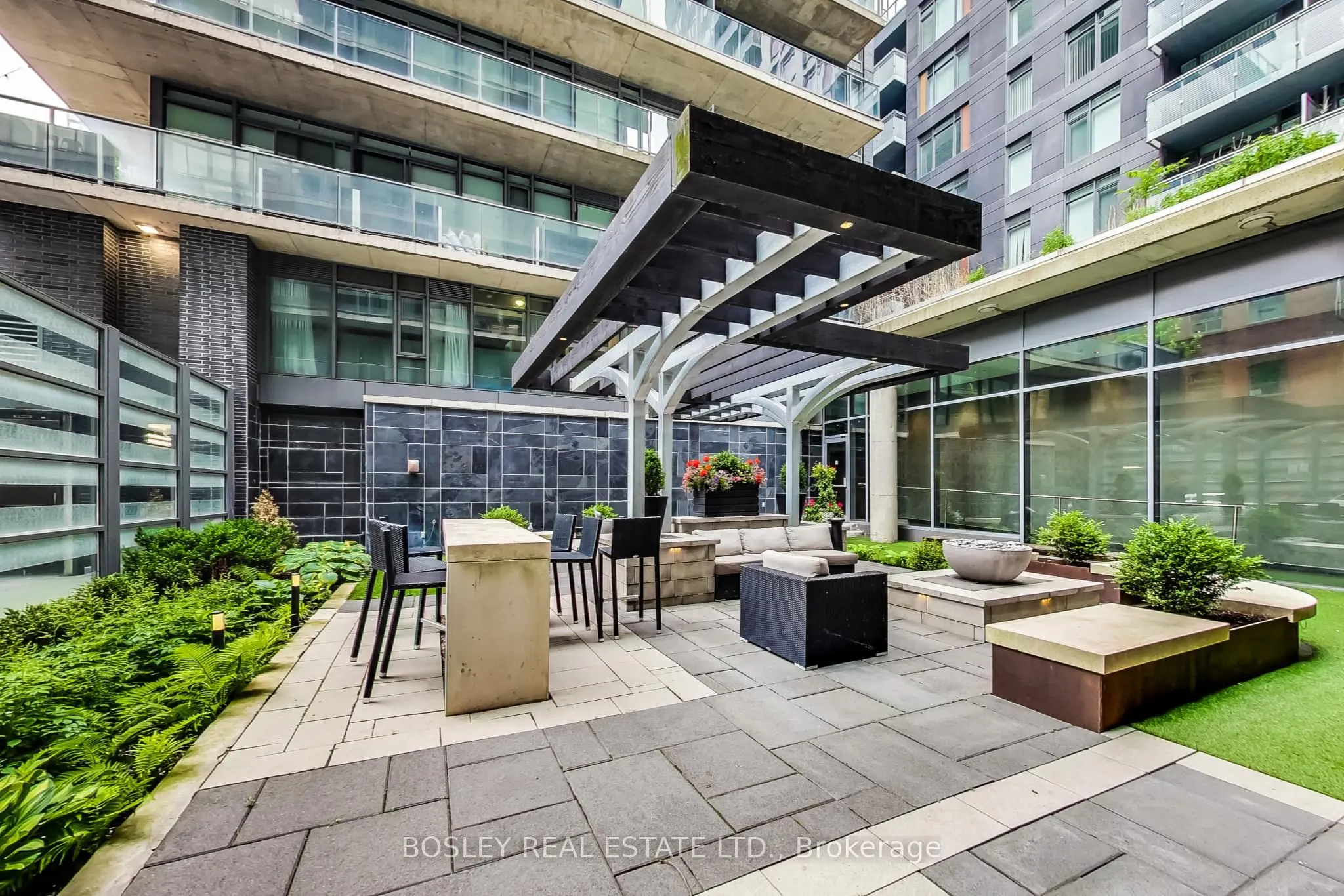 650 King Street W, #711