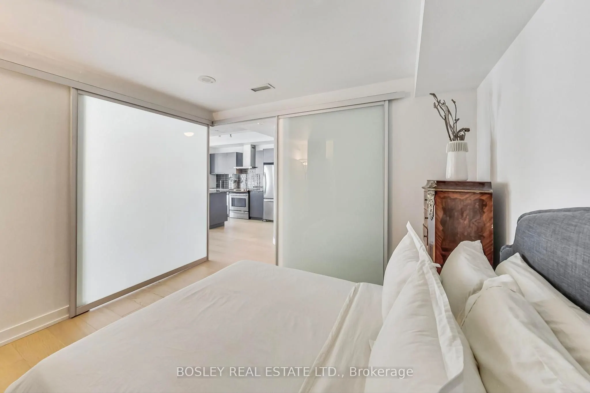 650 King Street W, #711
