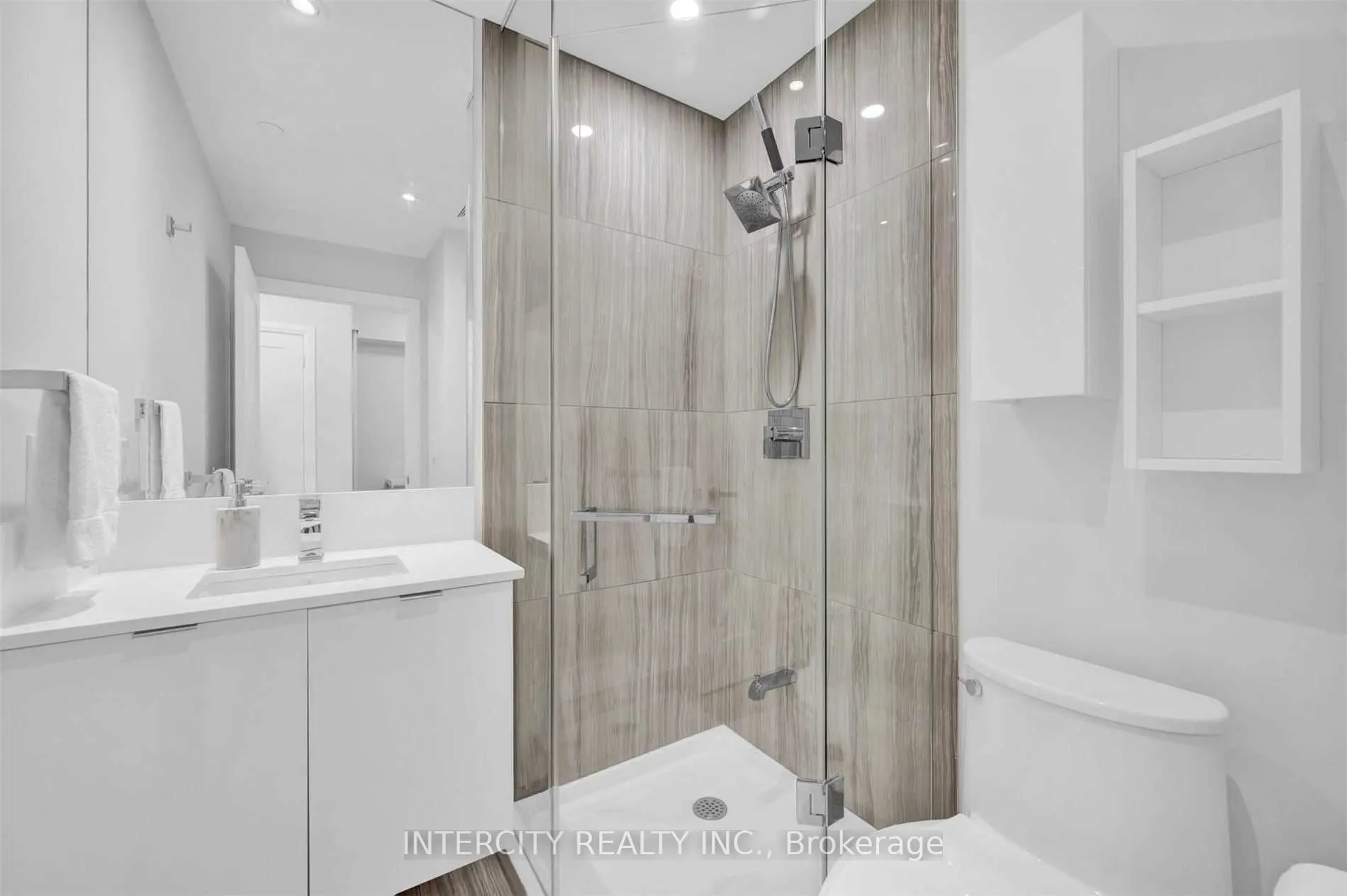 99 Broadway Avenue, #2911