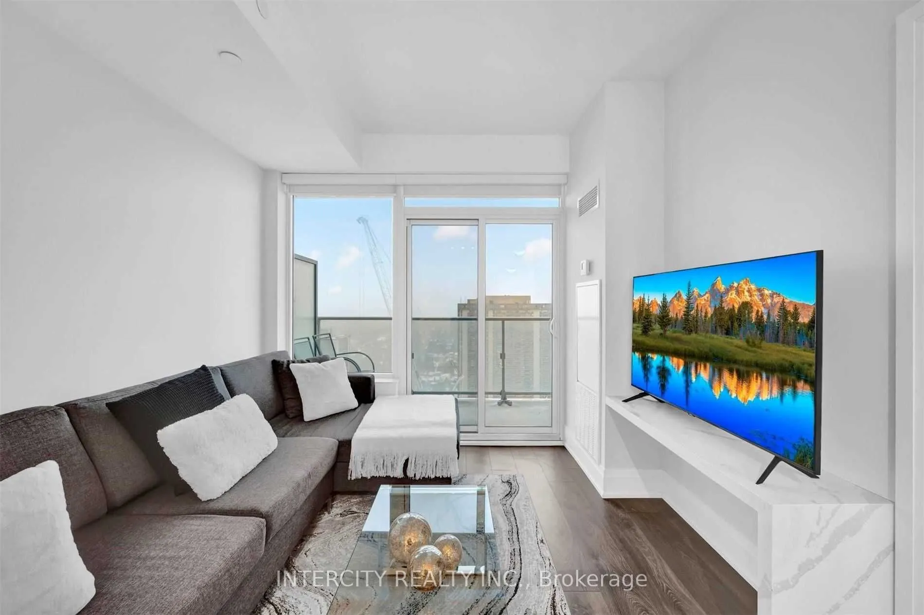 99 Broadway Avenue, #2911