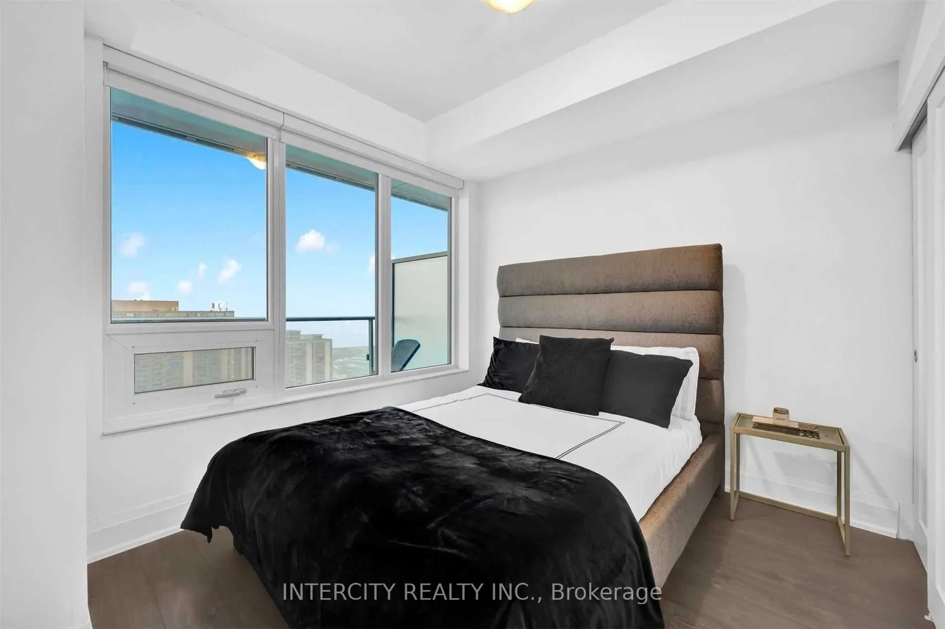 99 Broadway Avenue, #2911