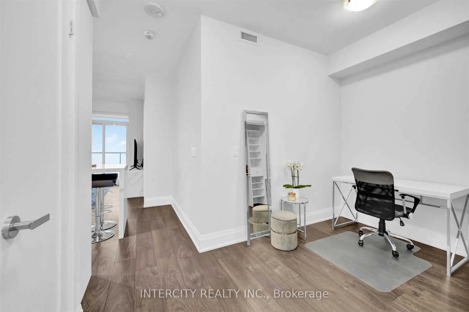 99 Broadway Avenue, #2911