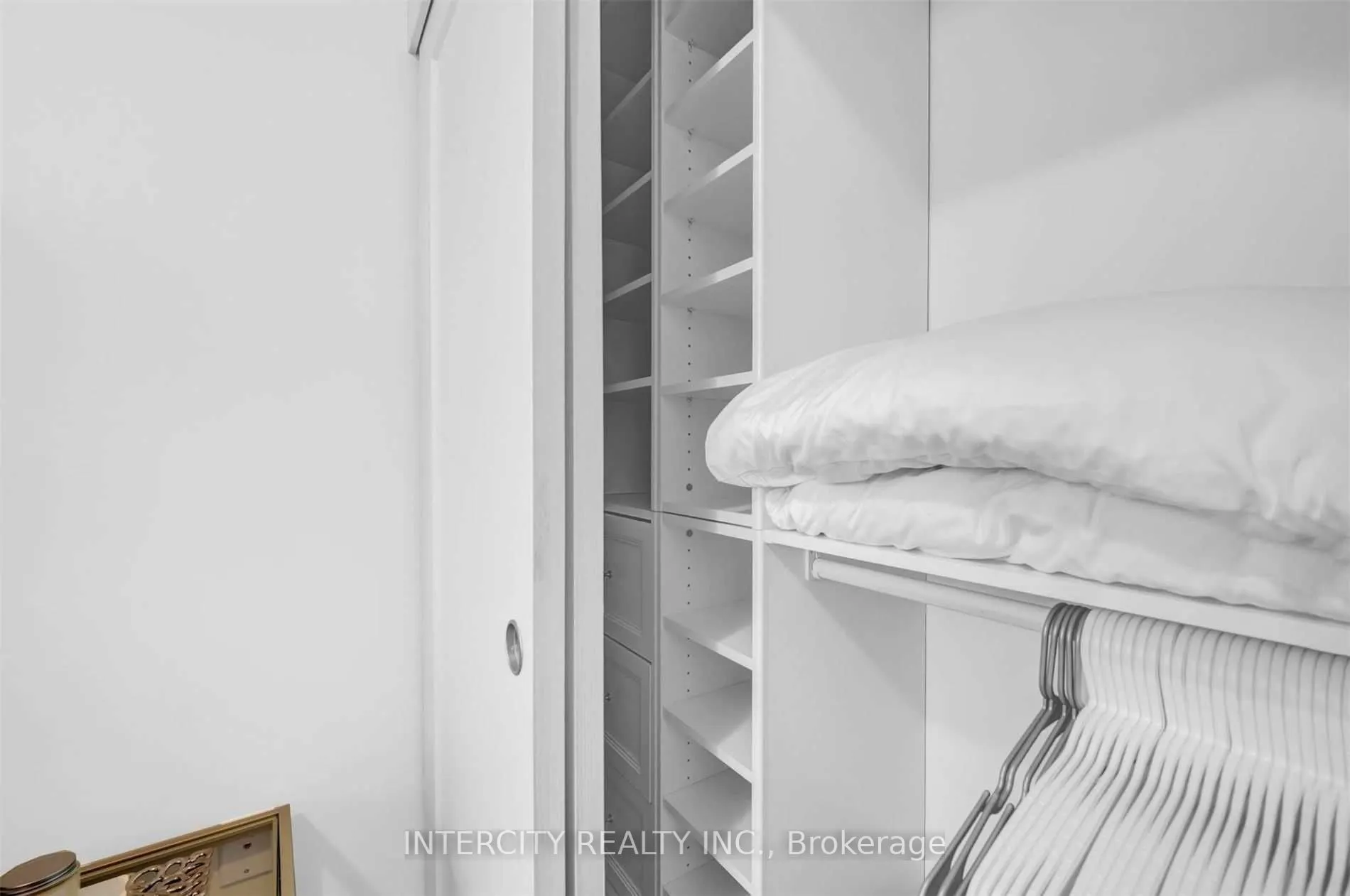 99 Broadway Avenue, #2911