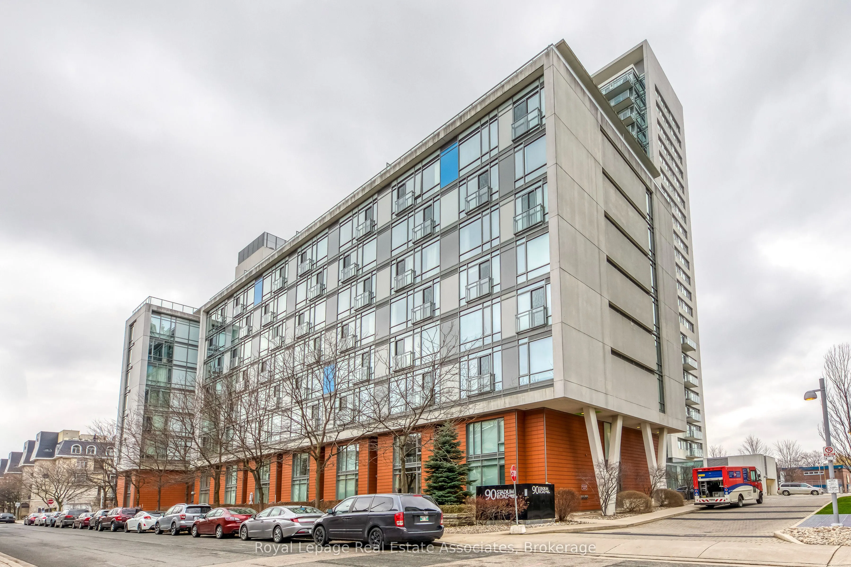 90 Stadium Road, #418