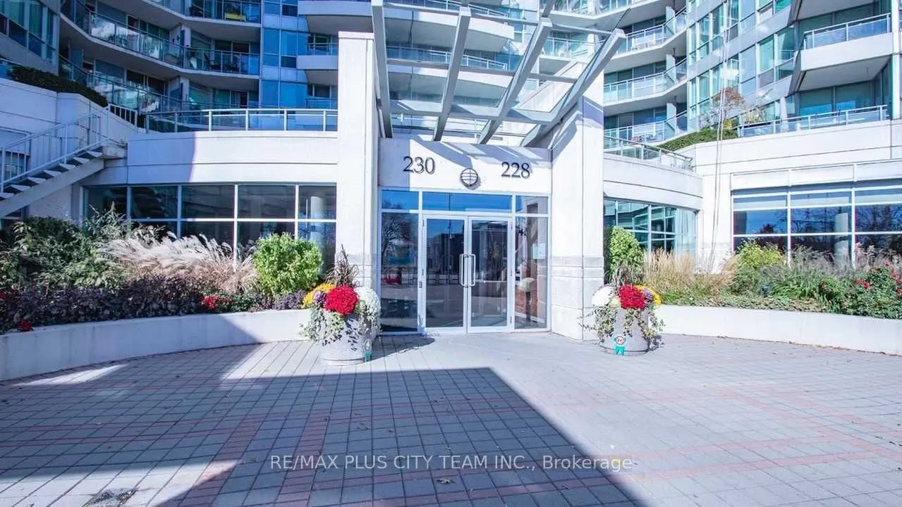 228 Queens Quay W