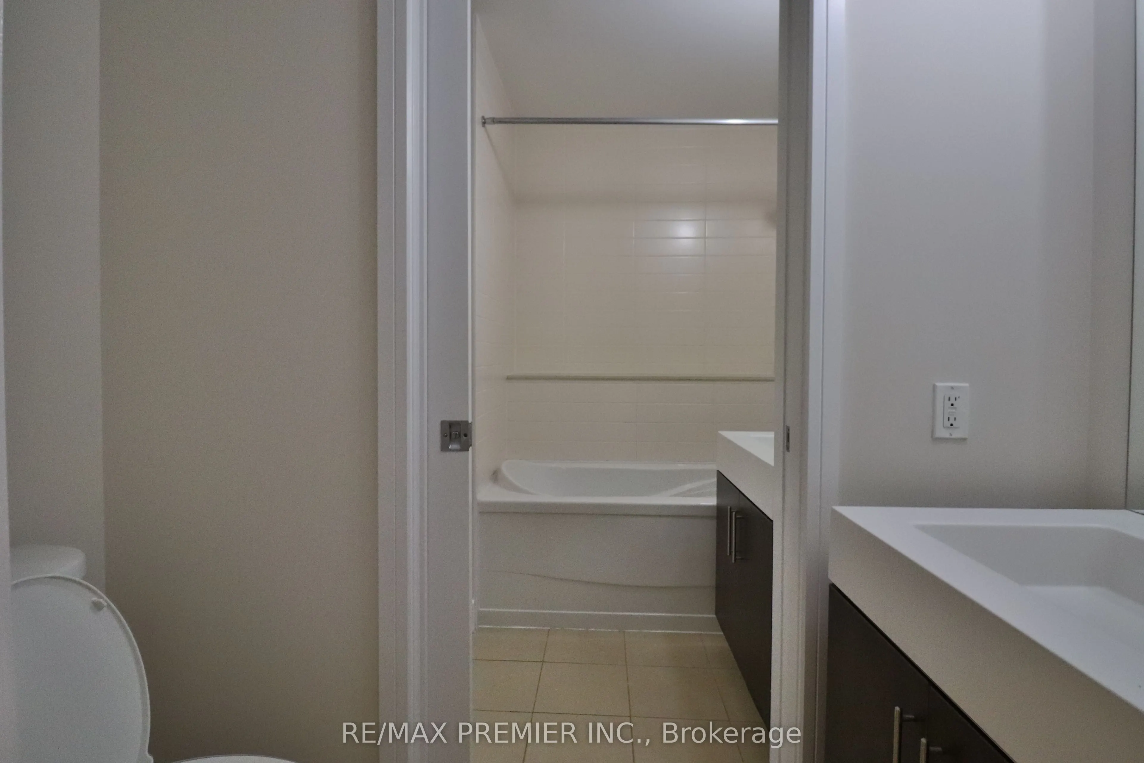 112 George Street, #207