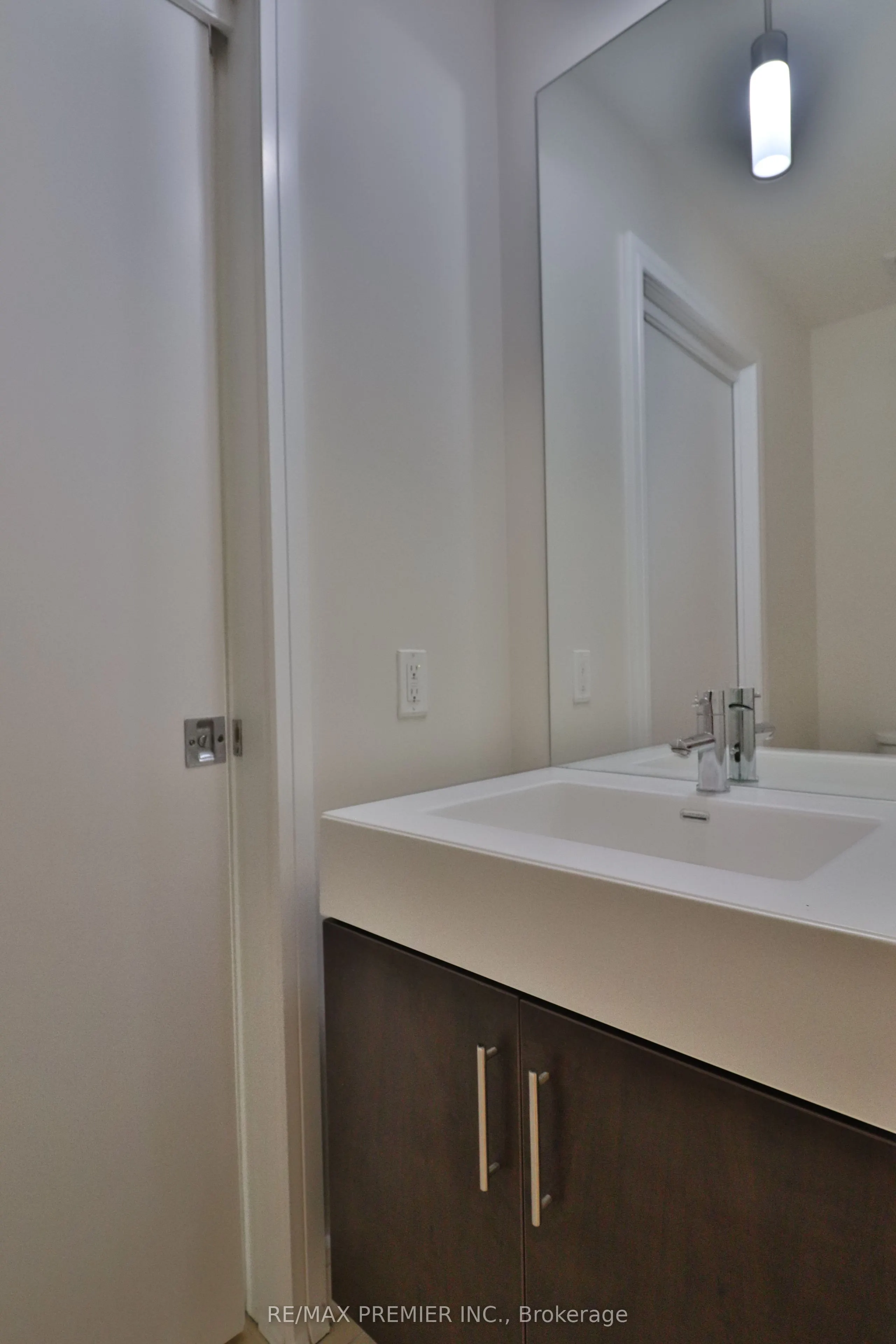 112 George Street, #207