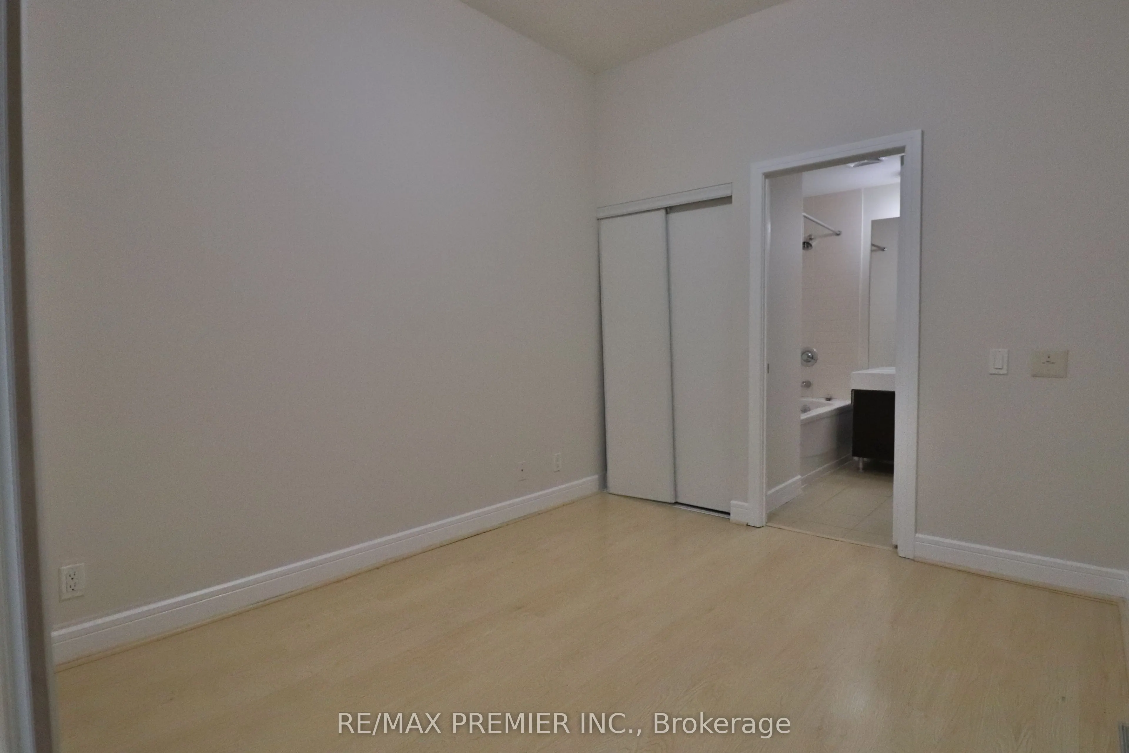 112 George Street, #207