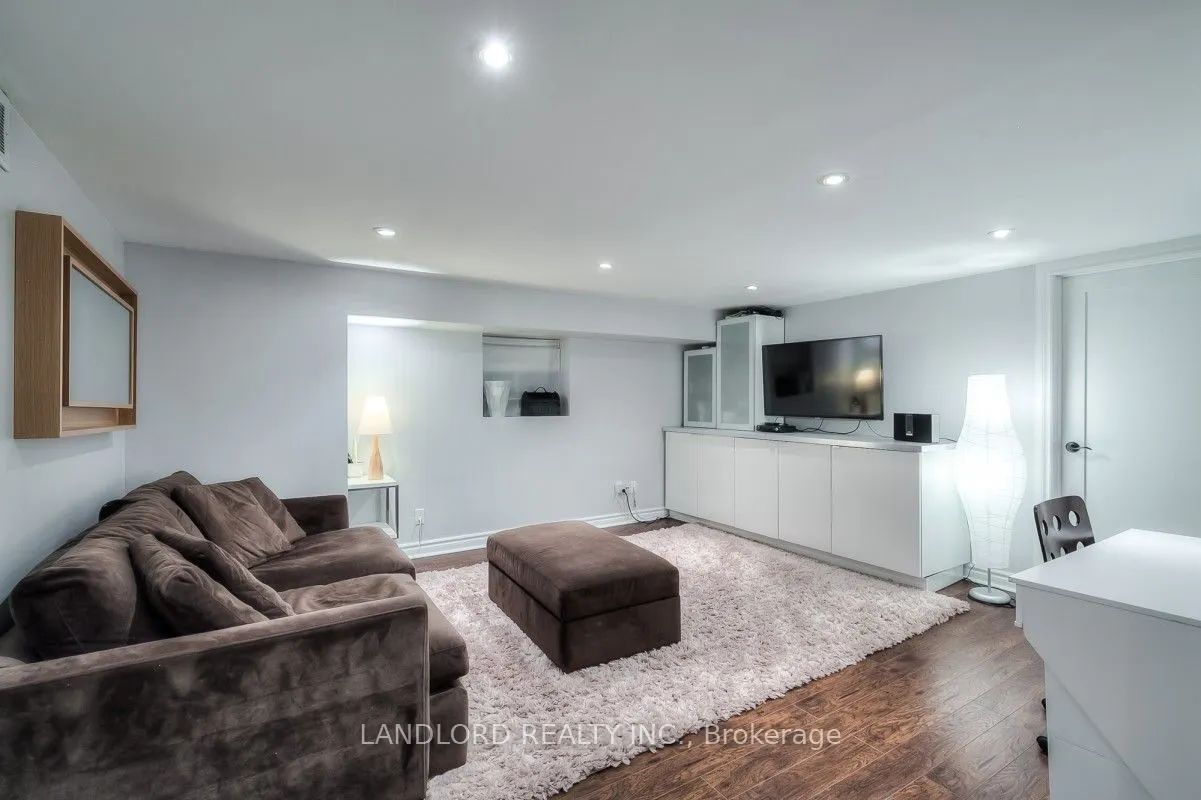 525 Russell Hill Road