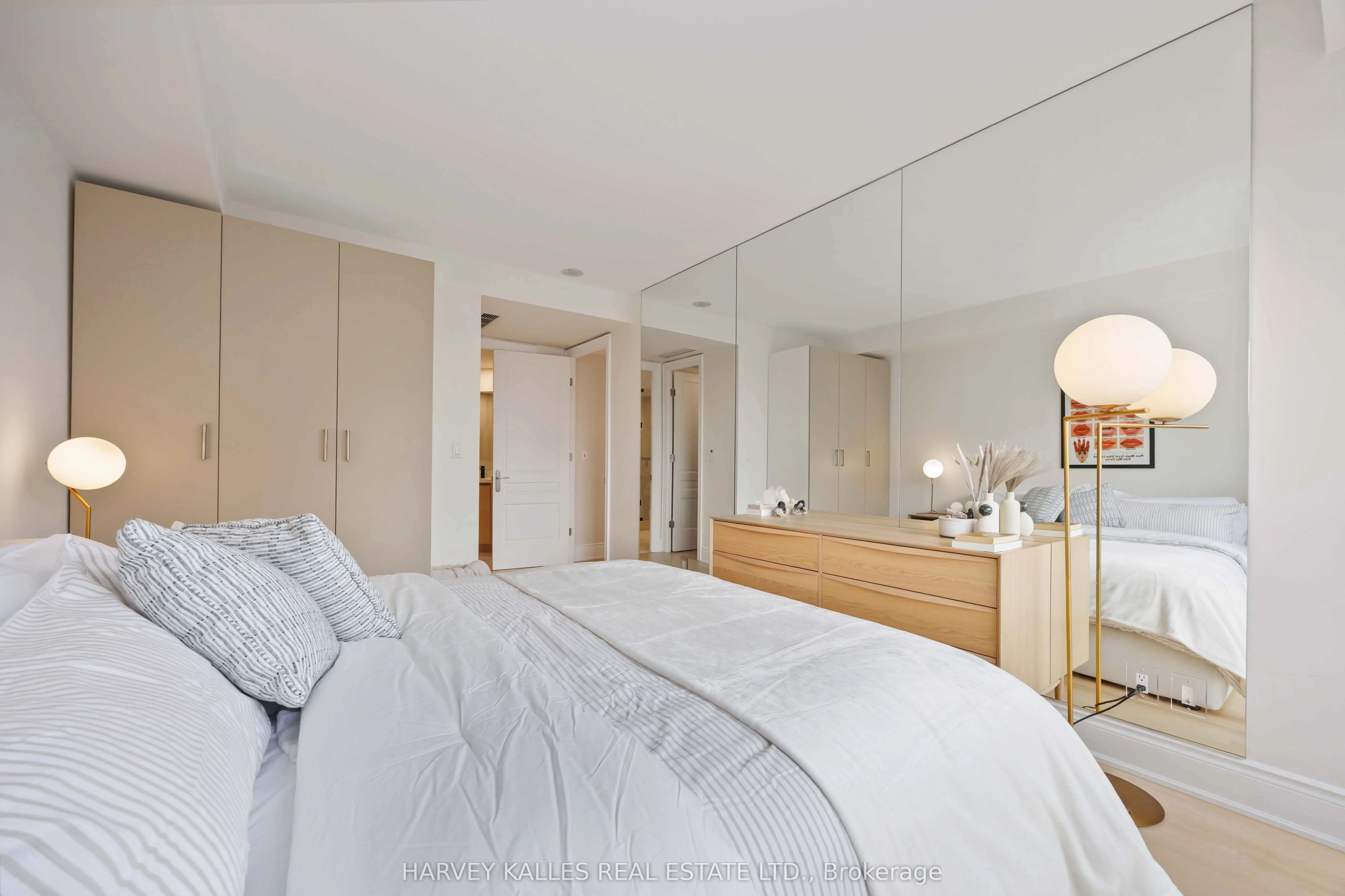 10 Bellair Street, #1403