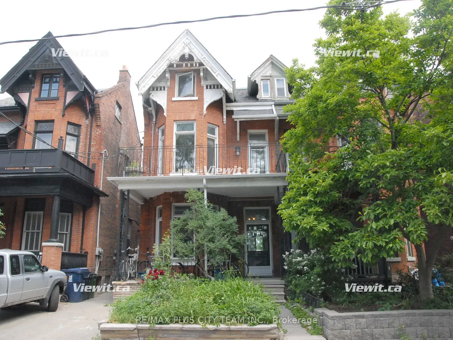 52 Churchill Avenue