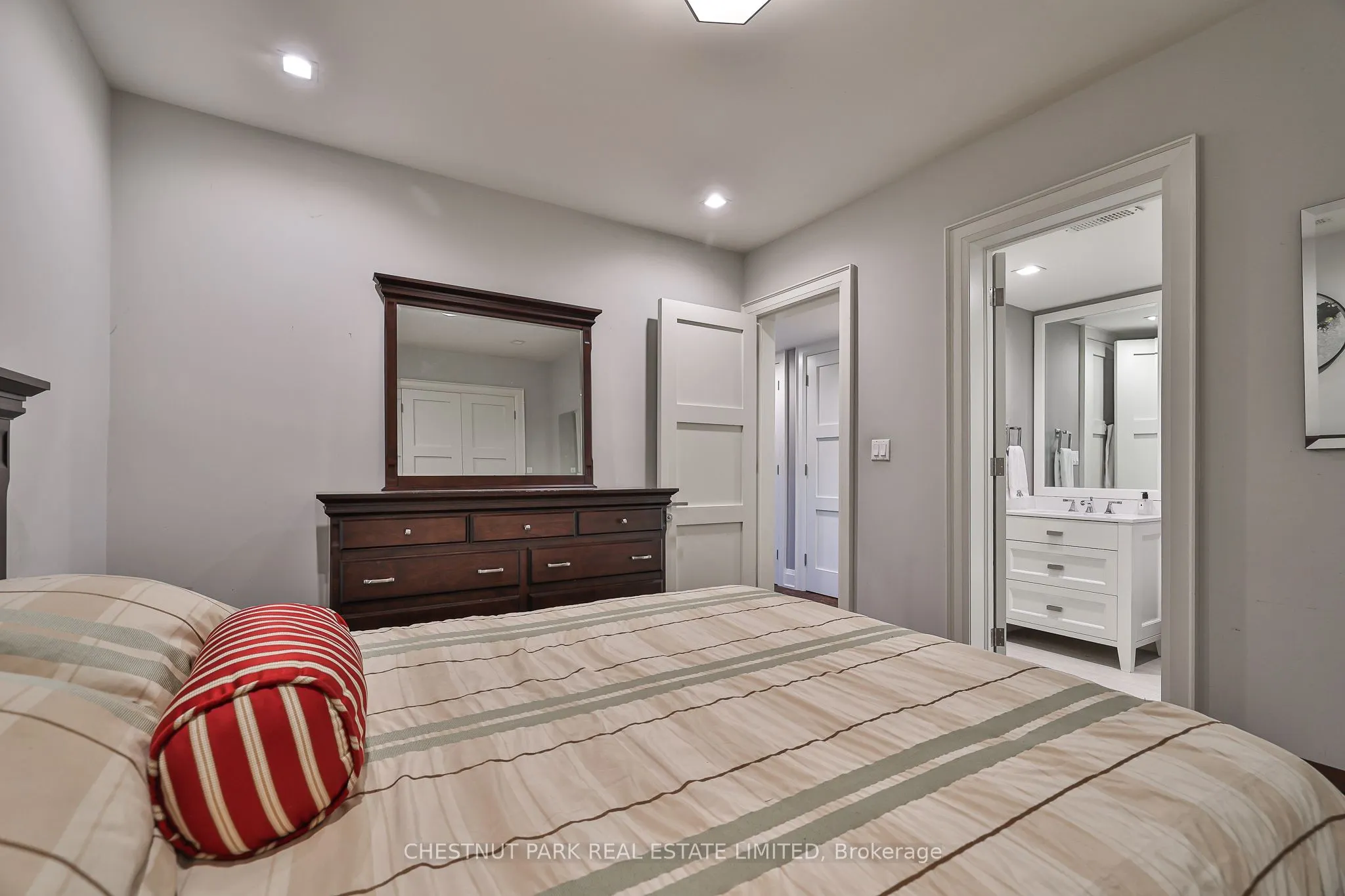 62 Heath Street W