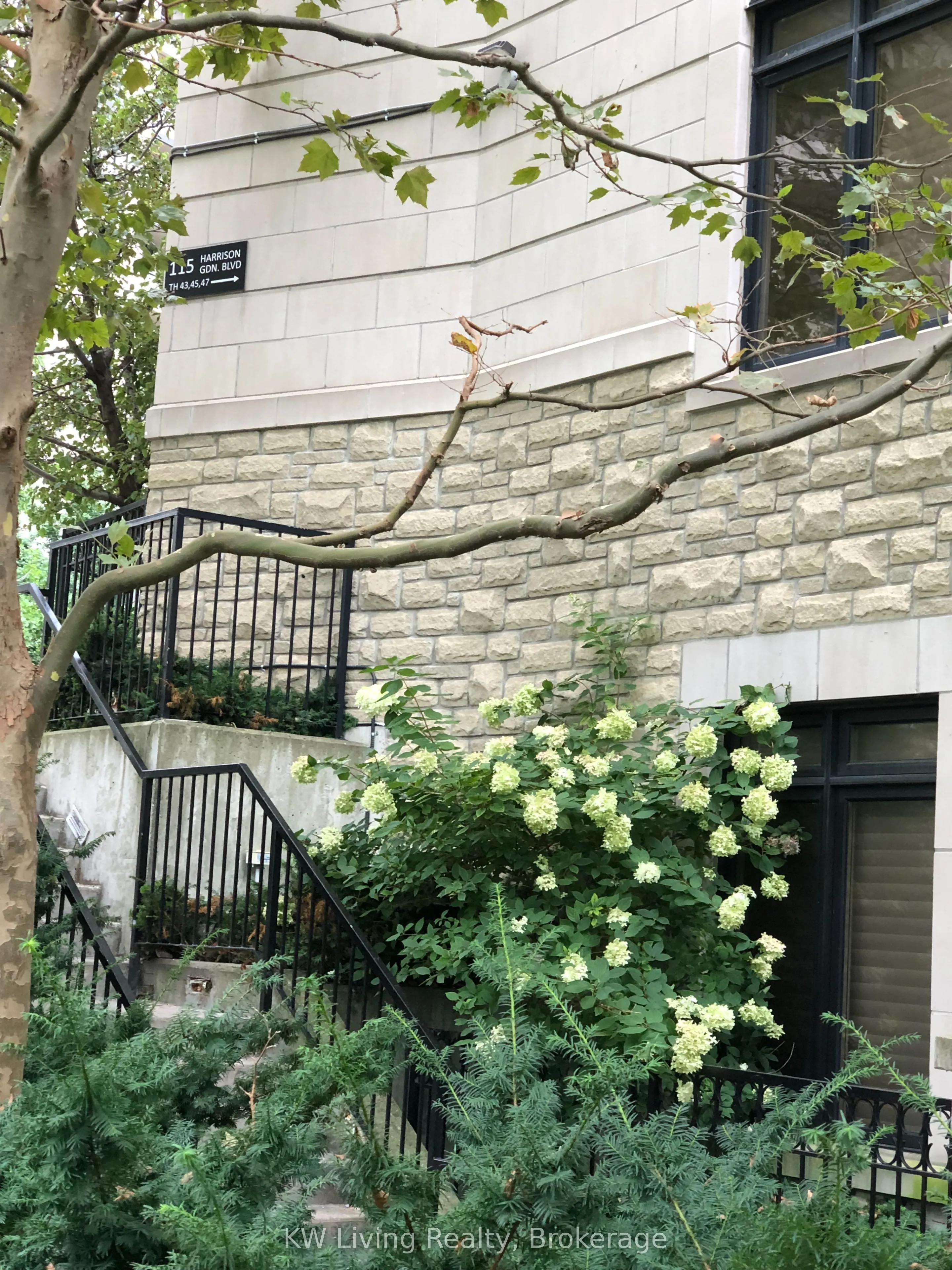 115 Harrison Garden Boulevard, #Th43