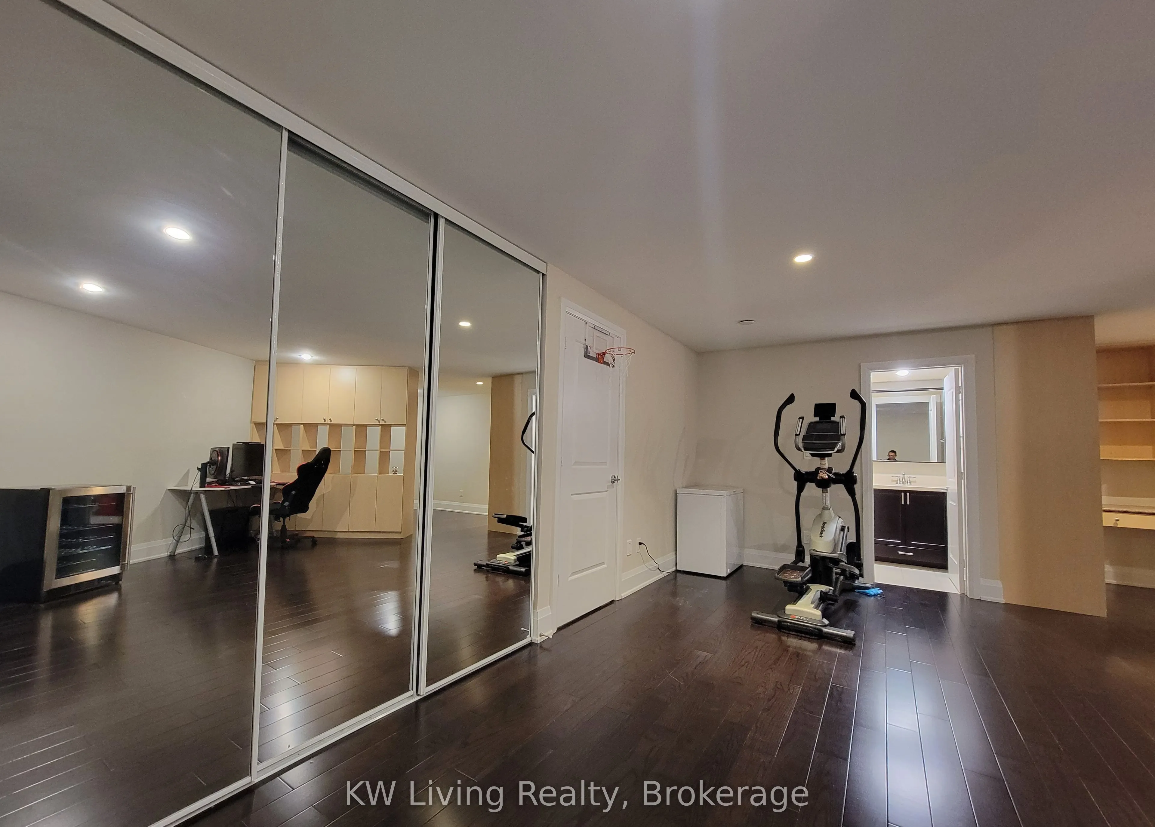 115 Harrison Garden Boulevard, #Th43