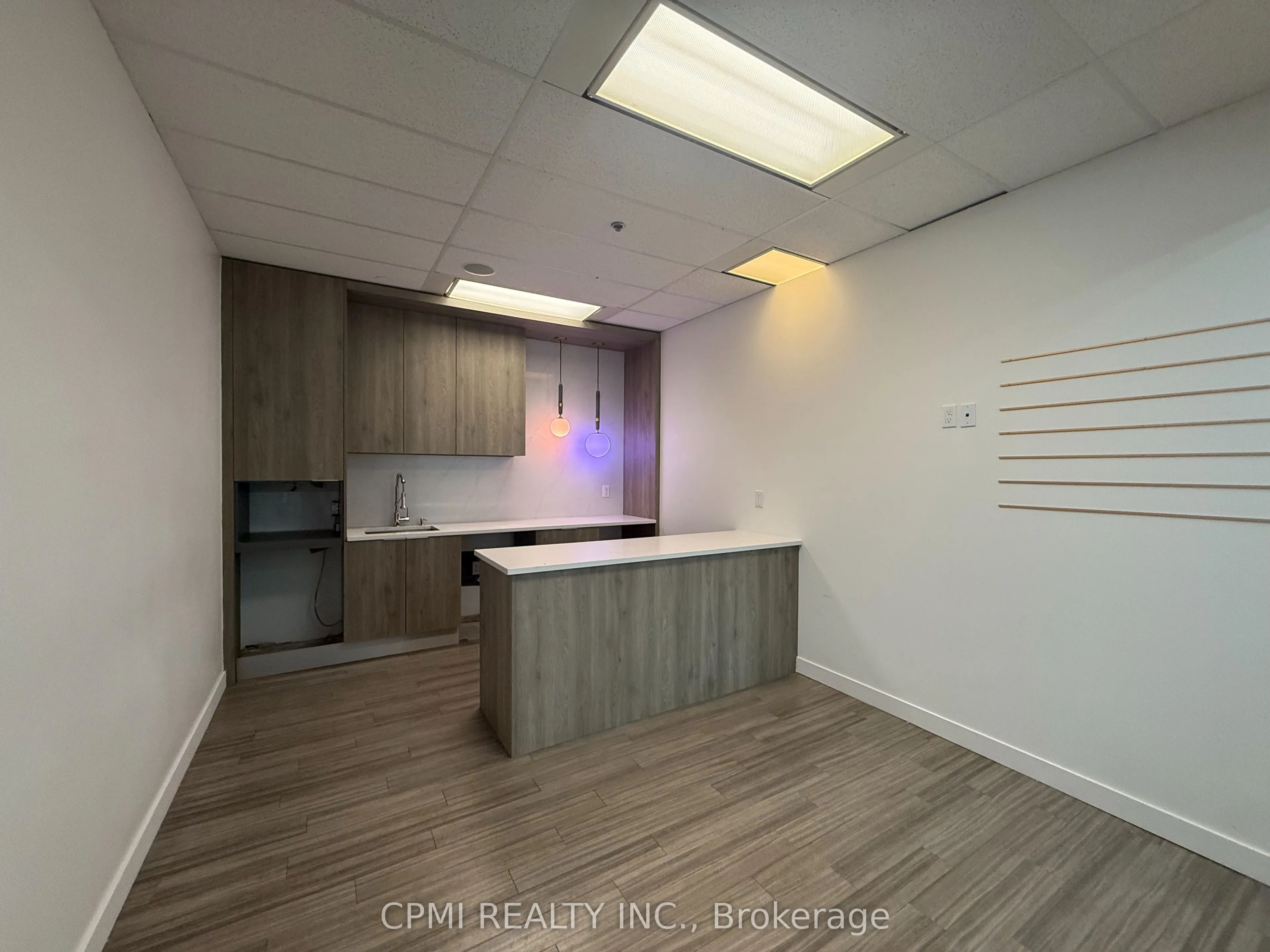 5000 Yonge Street, #1706