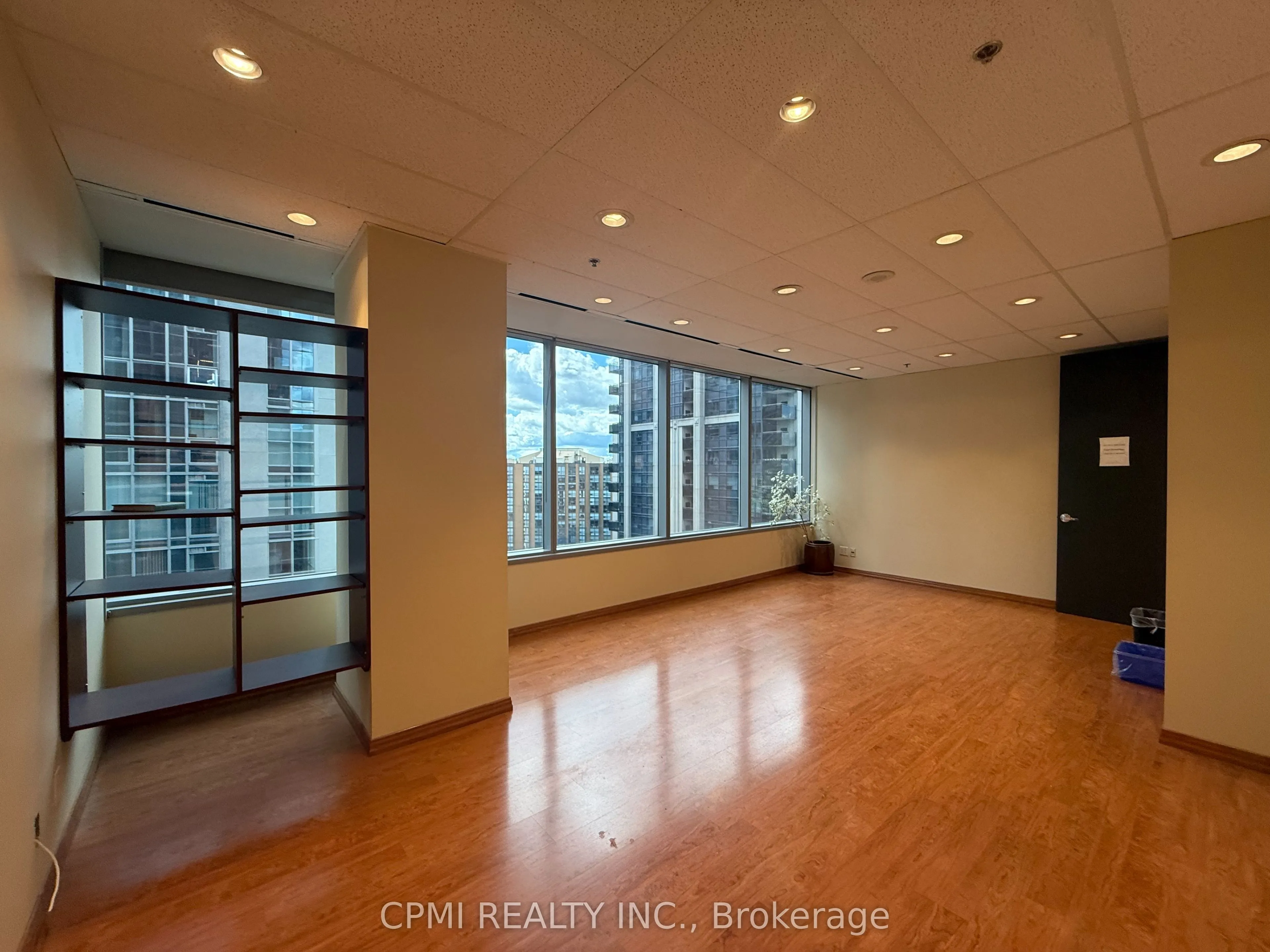 5000 Yonge Street, #1708
