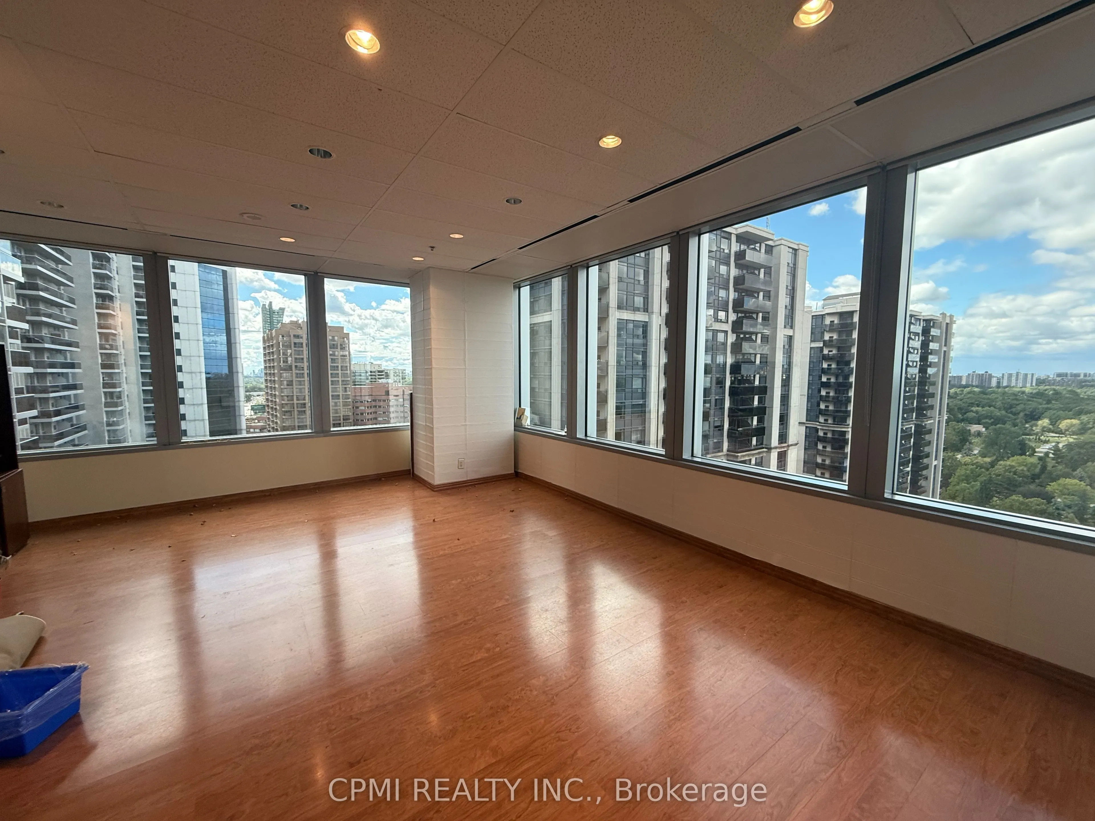 5000 Yonge Street, #1708