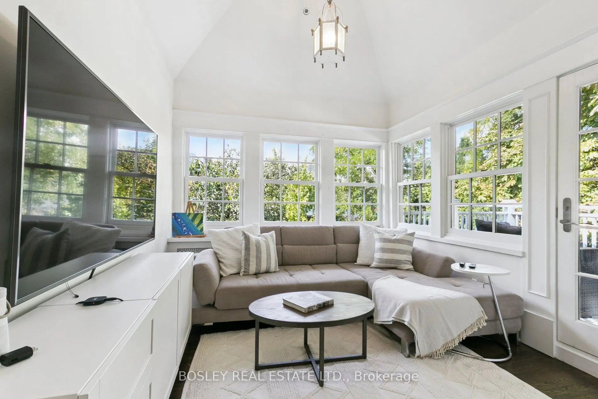 52 Rowanwood Avenue