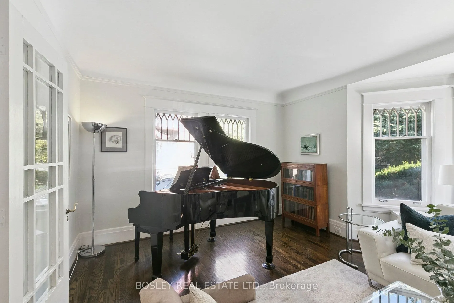 52 Rowanwood Avenue