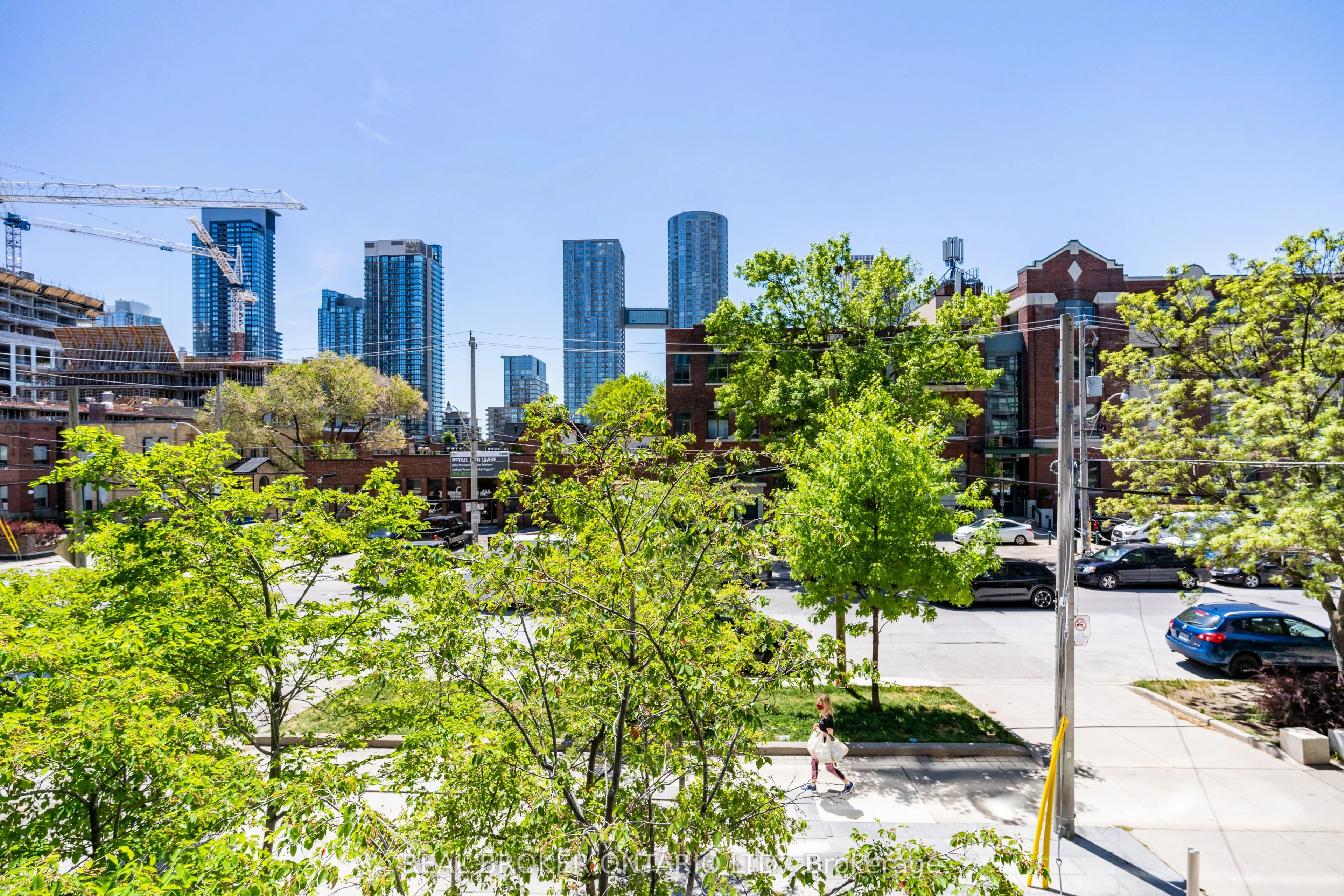 500 Wellington Street W, #201