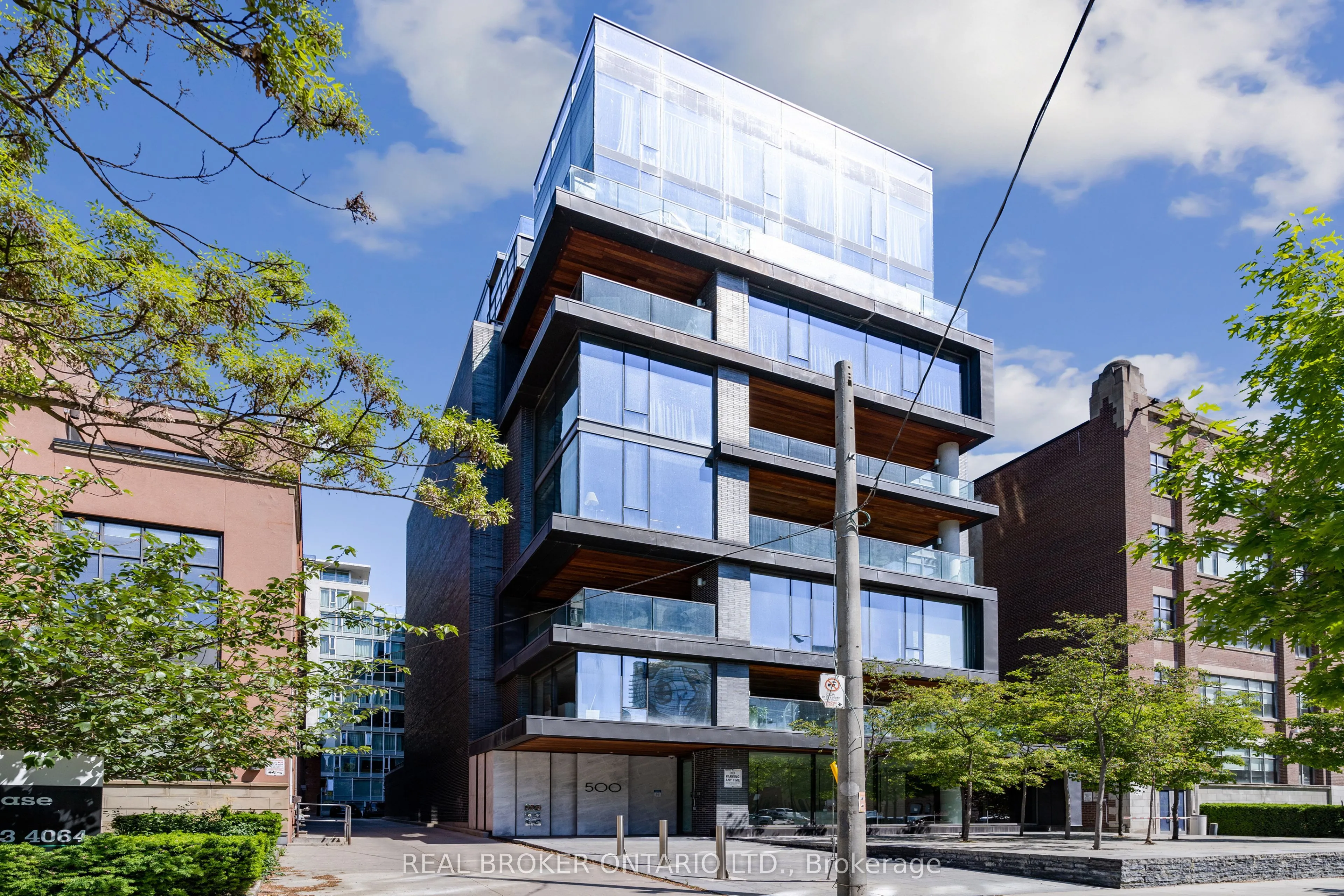 500 Wellington Street W, #201