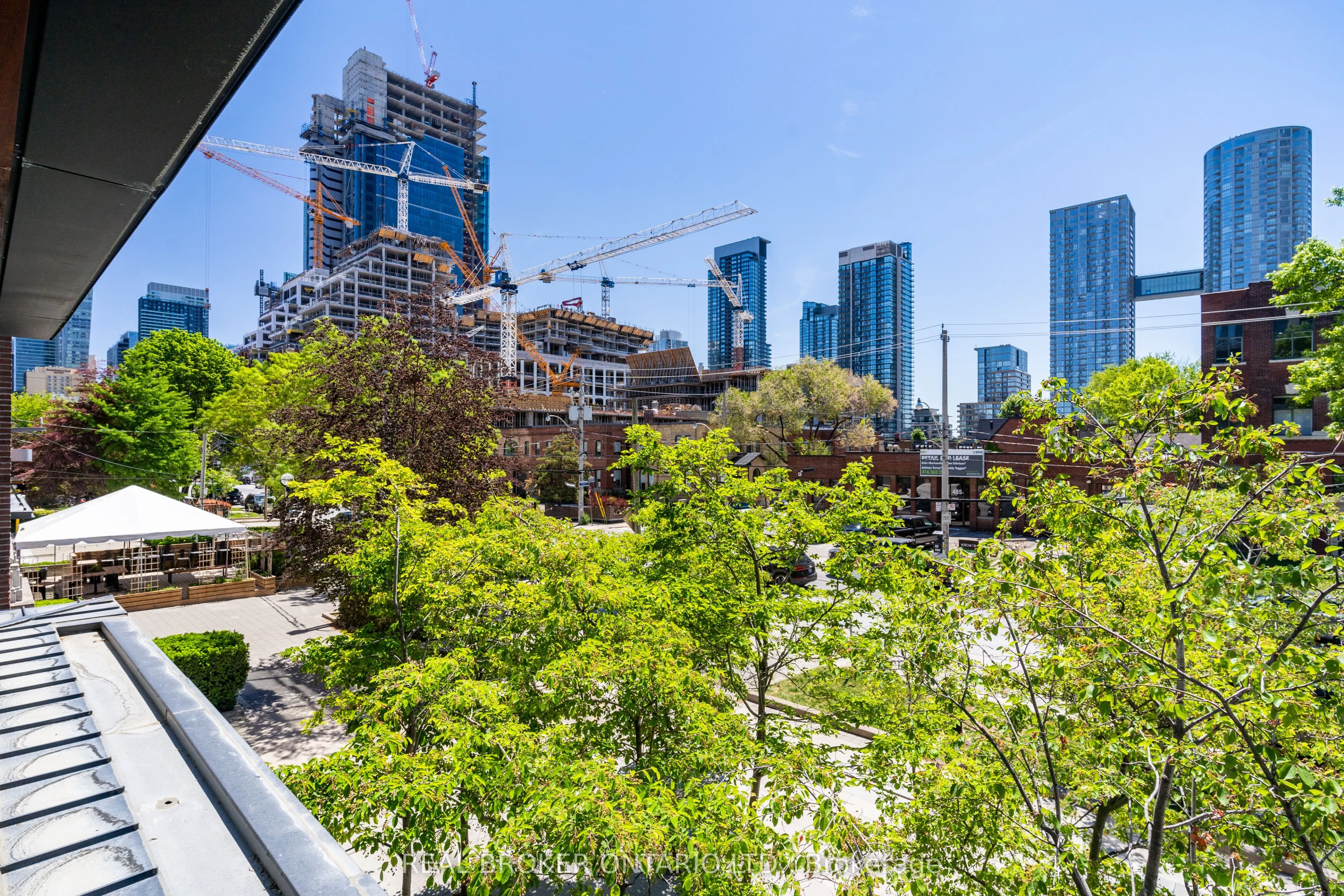500 Wellington Street W, #201