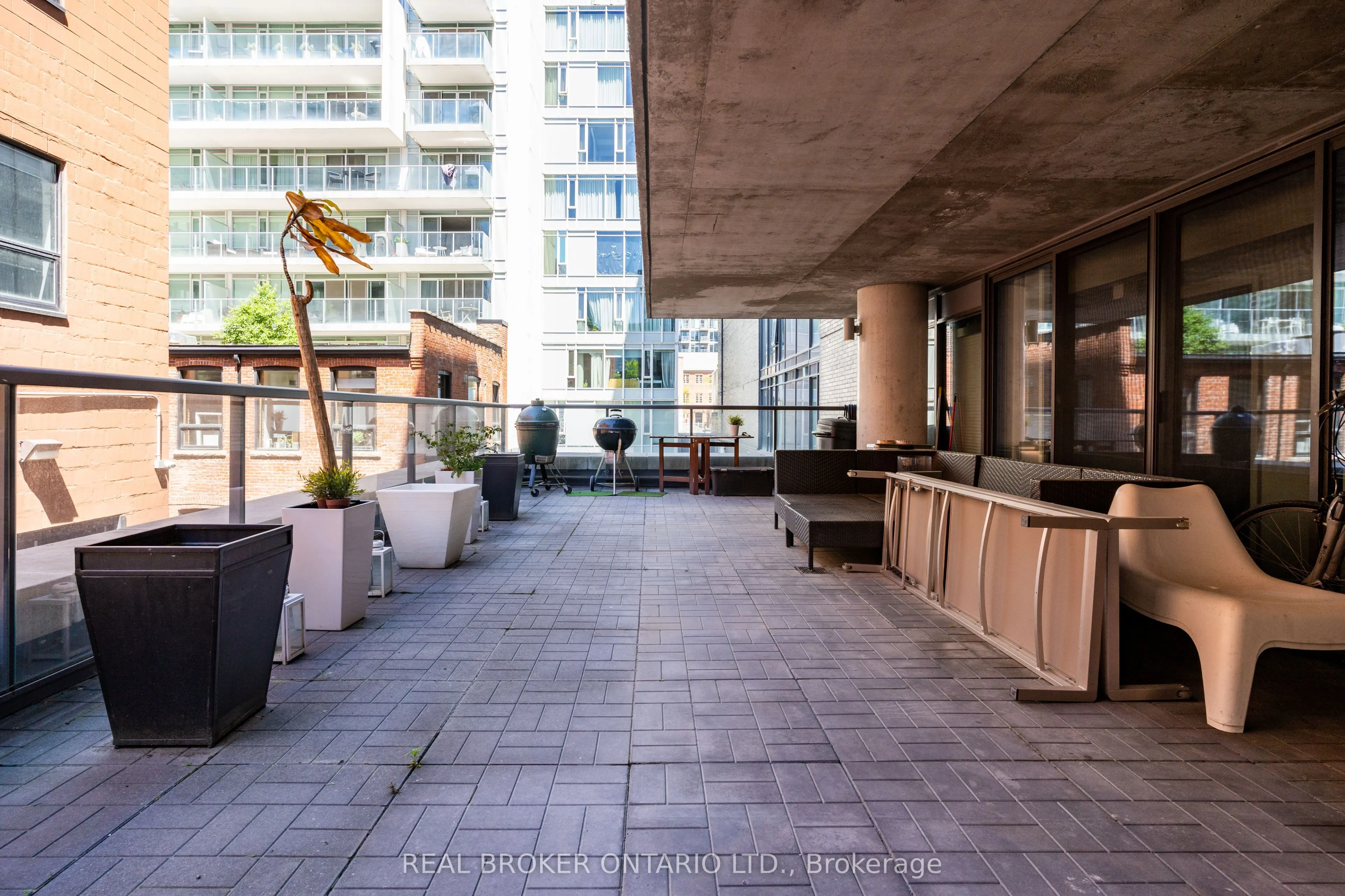 500 Wellington Street W, #201