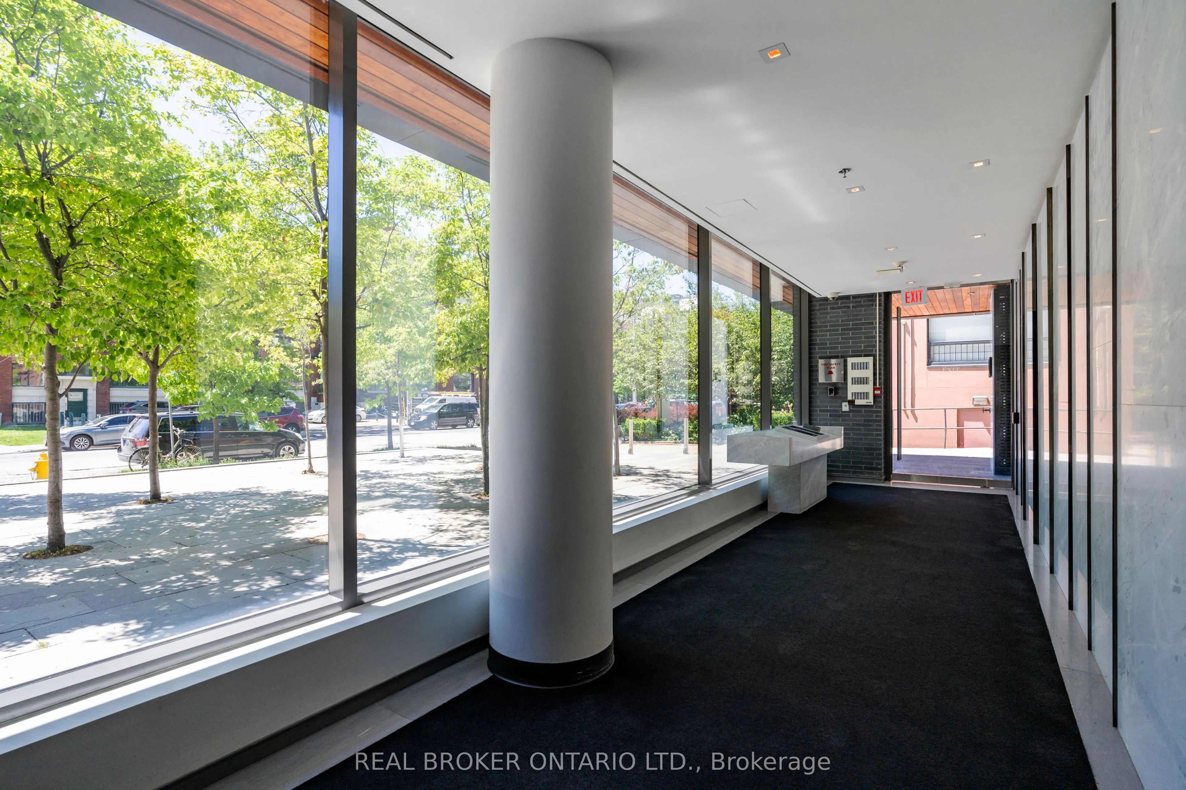 500 Wellington Street W, #201