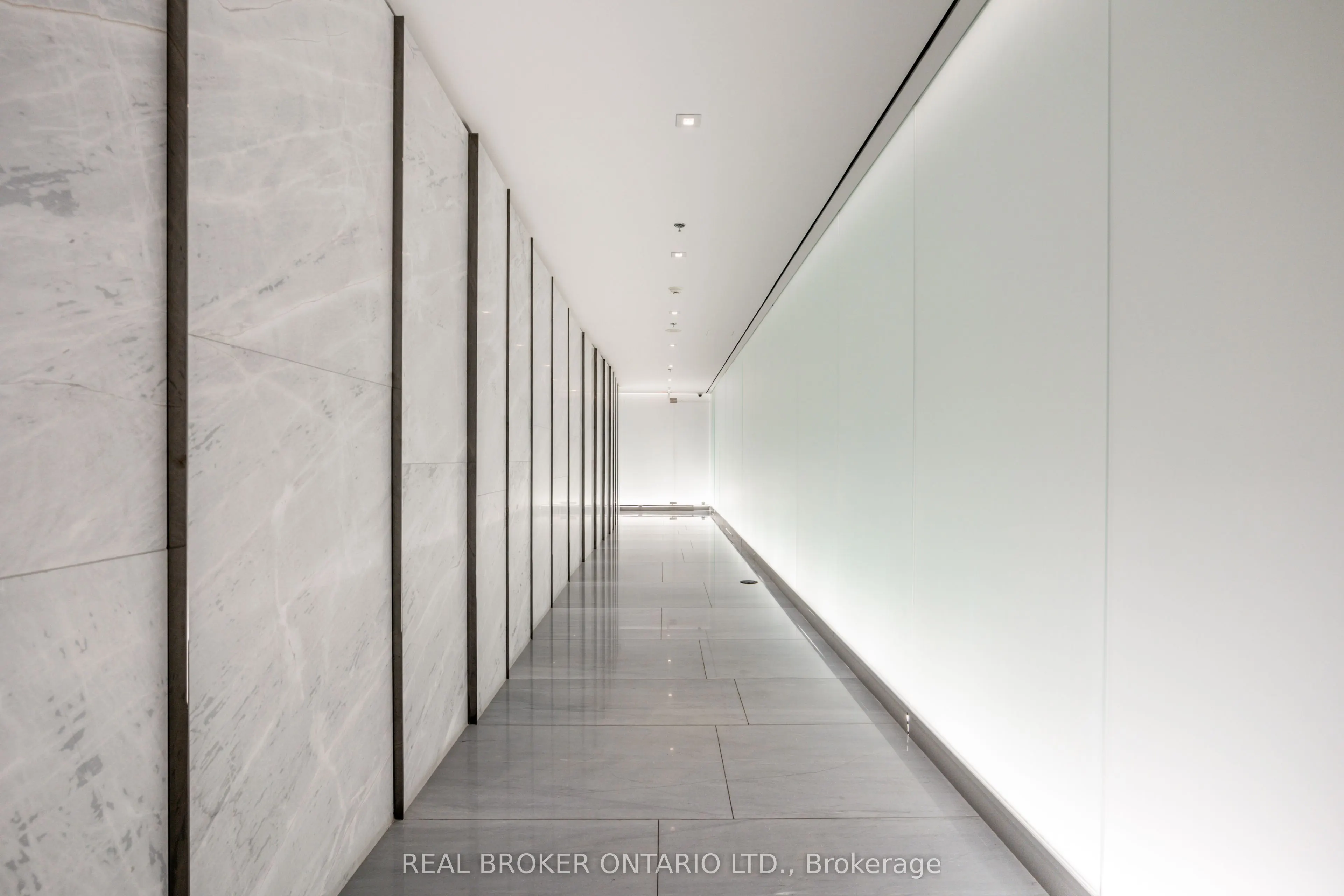 500 Wellington Street W, #201