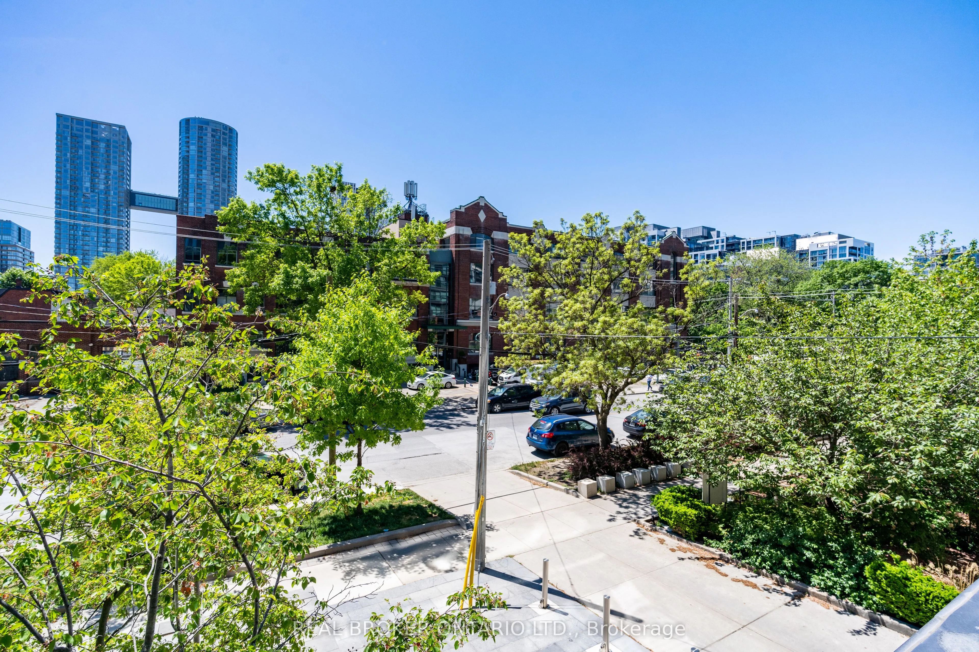500 Wellington Street W, #201
